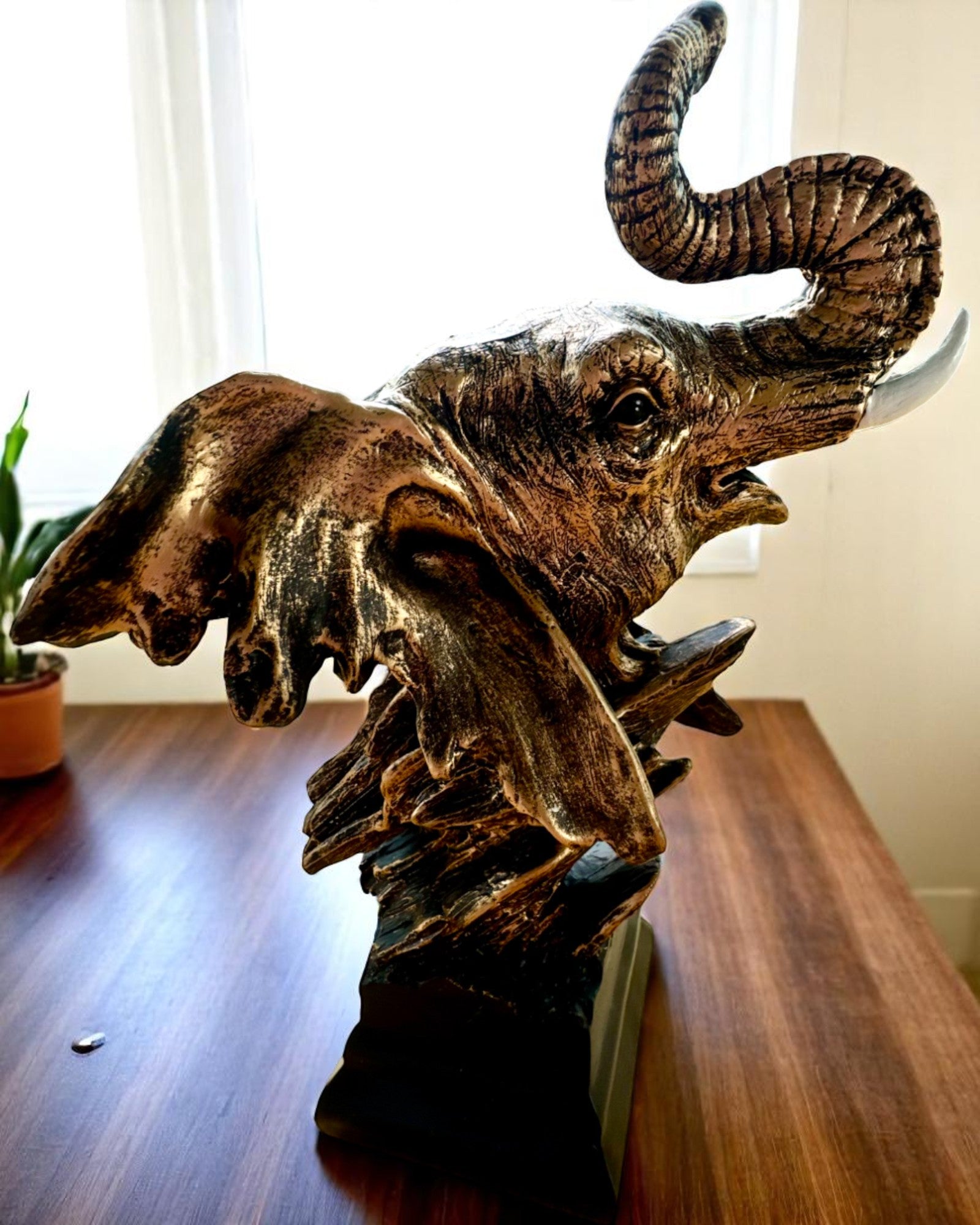 Dekorative Statuette "Stolz der Savanne" – Elefantenkopf-Figur mit Gravurmöglichkeit, als Geschenk