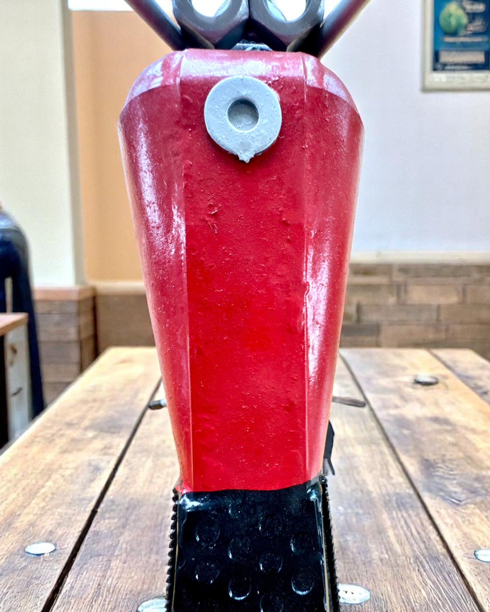 Metall-Weinhalter 40 cm lang, in Form eines Motorrads mit Gravurmöglichkeit als Geschenk