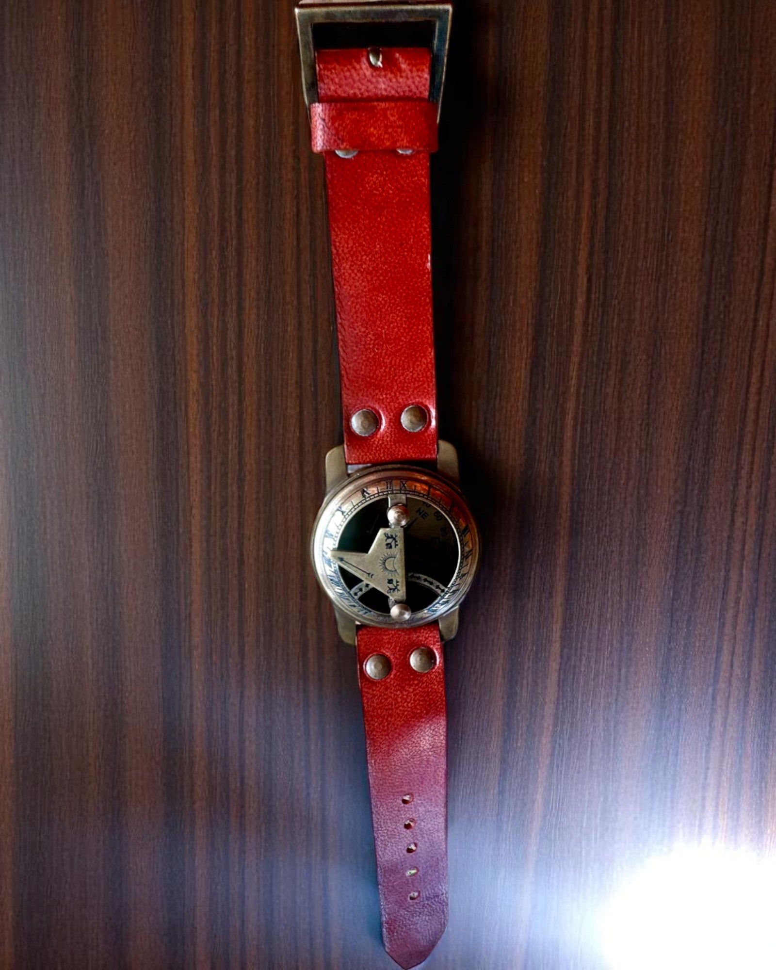 Sonnenuhr mit Kompass - Handgefertigt, Authentisches Handwerk, Gravurmöglichkeit