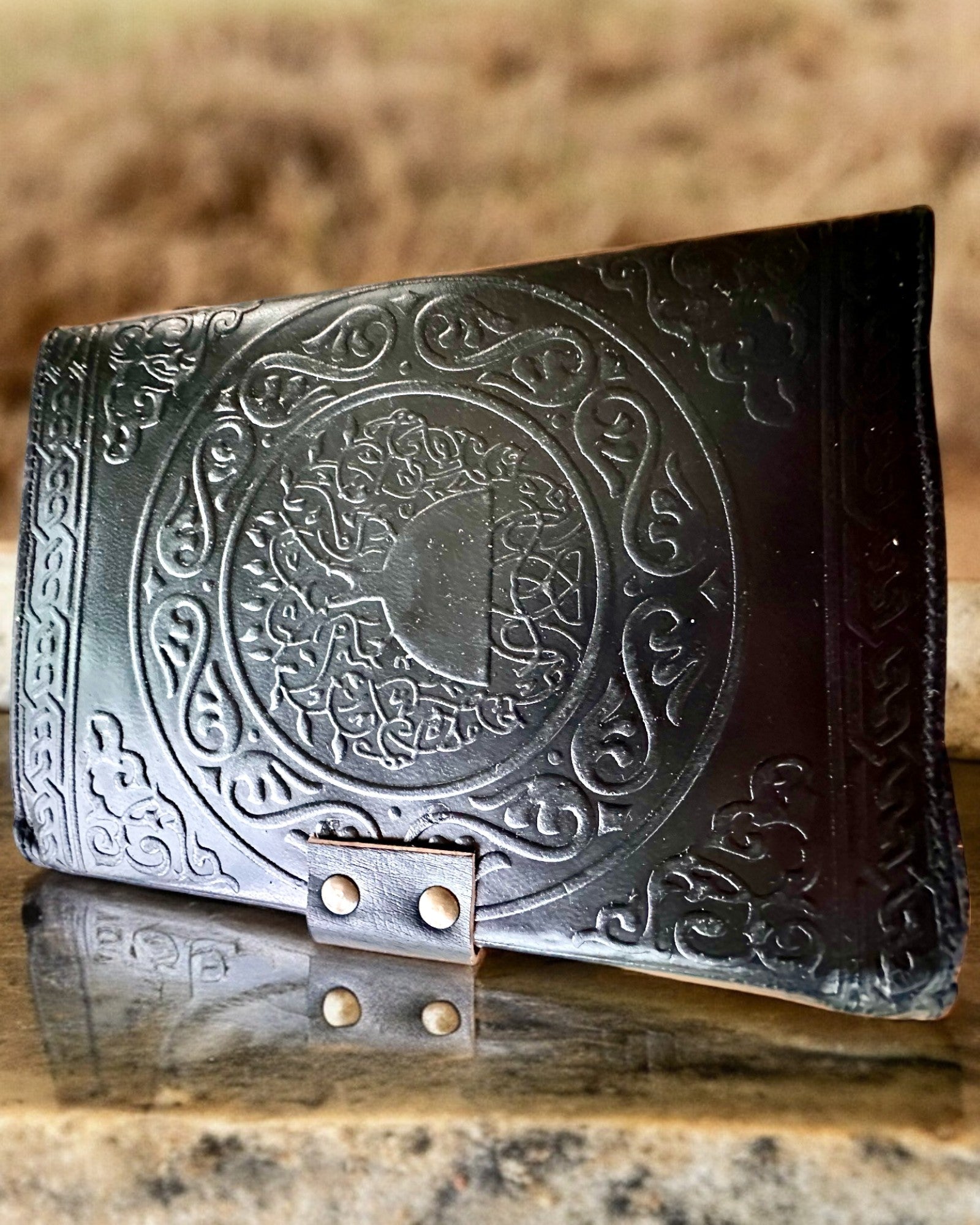 Premium Tagebuch, Antikes Muster, Leder-Notizbuch "Magische Chronik" 200 Seiten, 2 Varianten zur Auswahl, Personalisierung mit Gravur