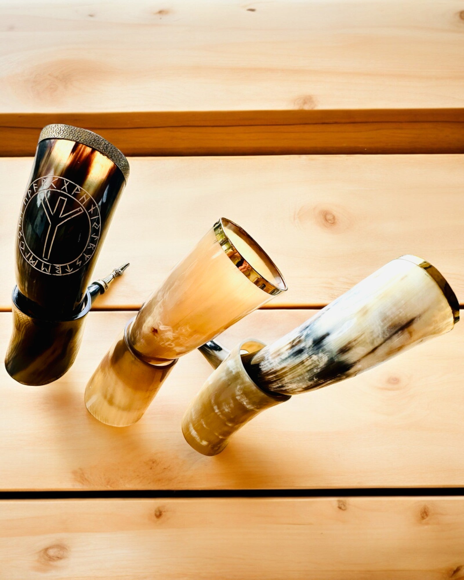 Hornbecher "Viking Valor" - Handgraviert, Premium Qualität - 4 Varianten zur Auswahl