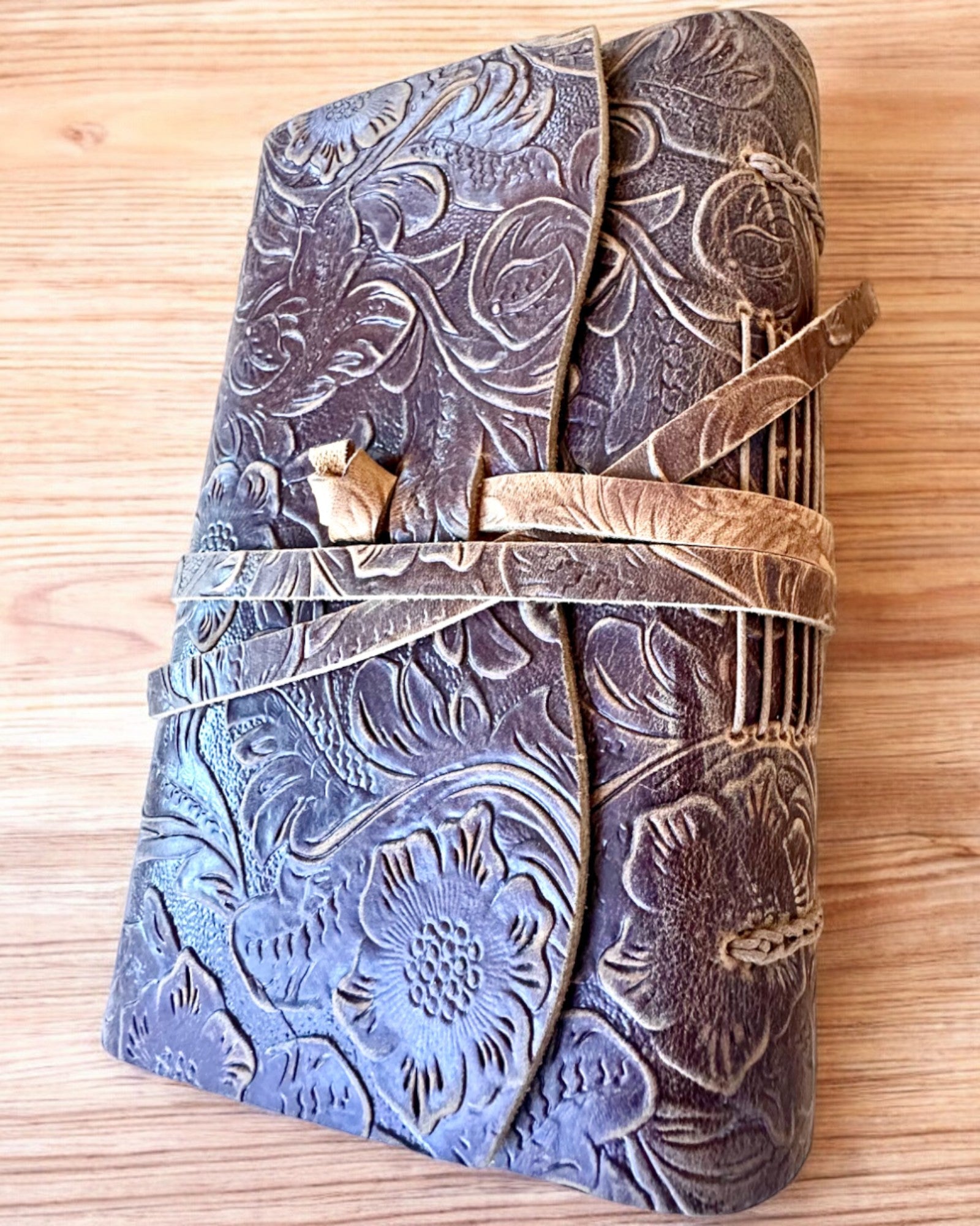 Premium-Ledernotizbuch "Eleganz der Natur" - 200 Seiten, 120g, Notizbuch, Skizzenbuch, 2 Farben zur Auswahl, Personalisierung mit Gravur