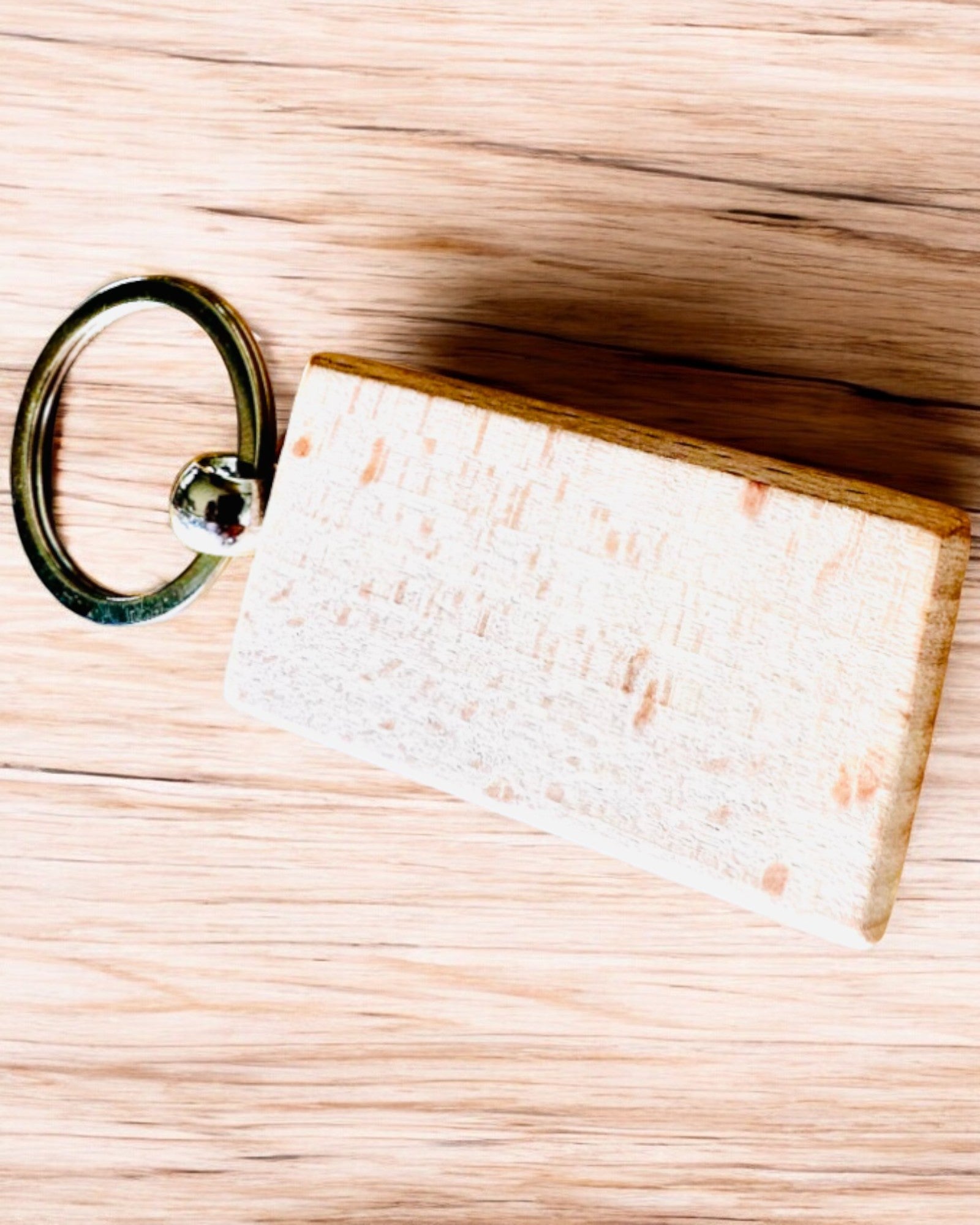 Holzschlüsselanhänger mit Gravurpersonalisierung – Ideal als Geschenk