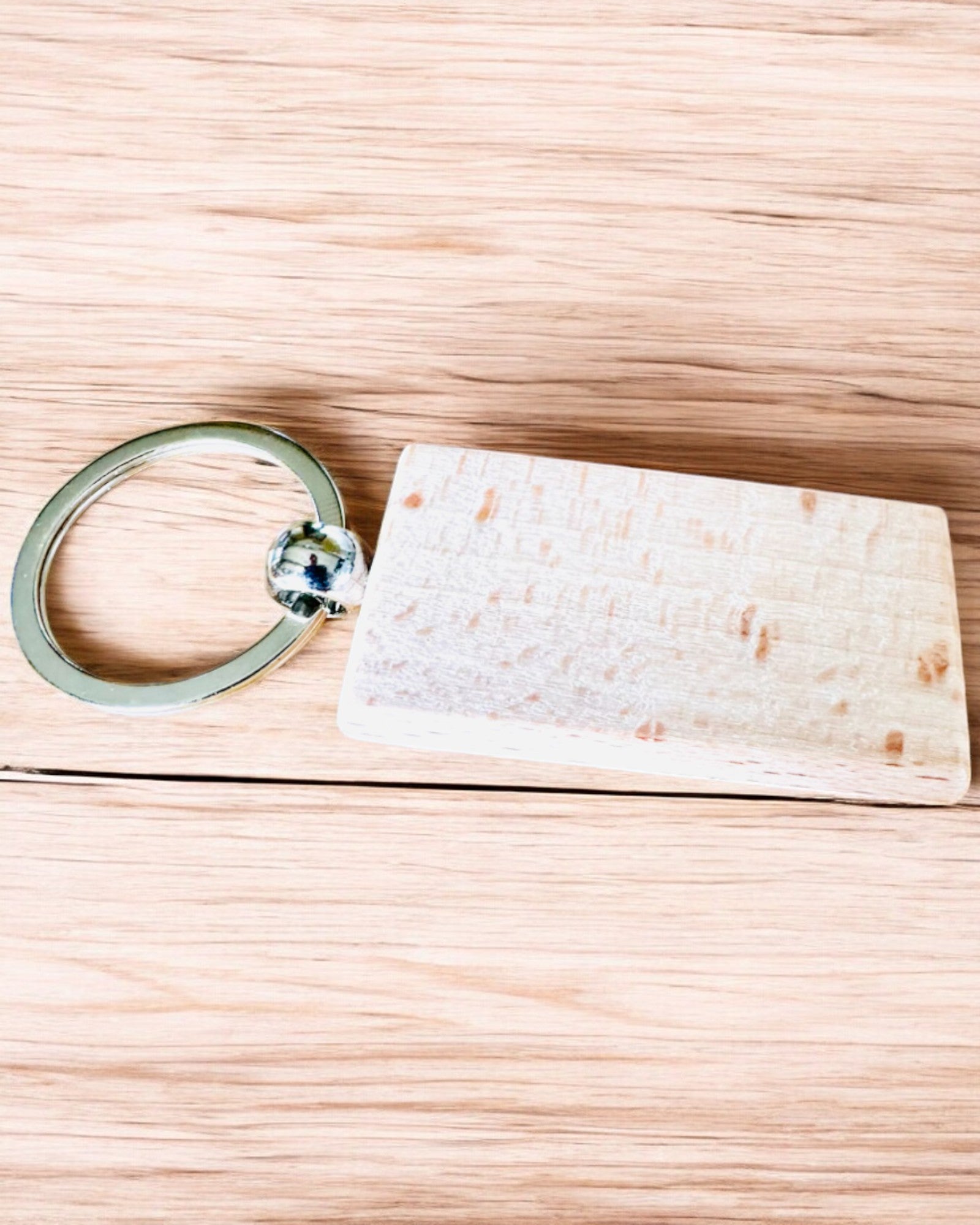 Holzschlüsselanhänger mit Gravurpersonalisierung – Ideal als Geschenk