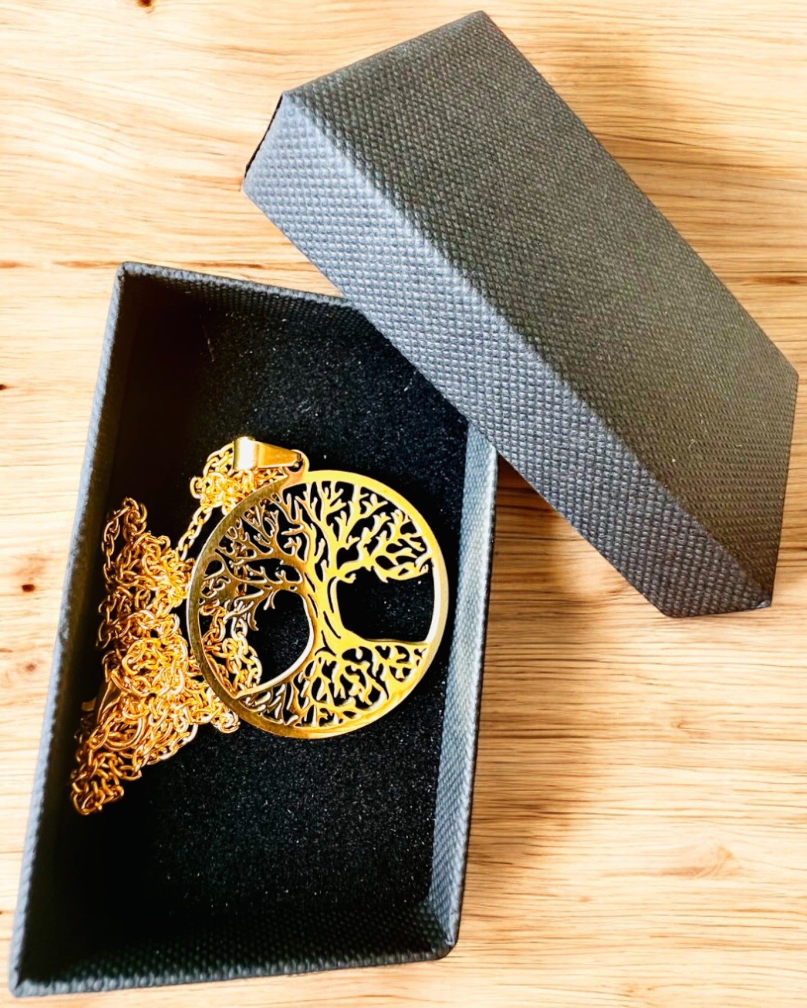 Halskette "Baum des Lebens" aus Edelstahl - Personalisierung mit Gravur, 2 Farbvarianten