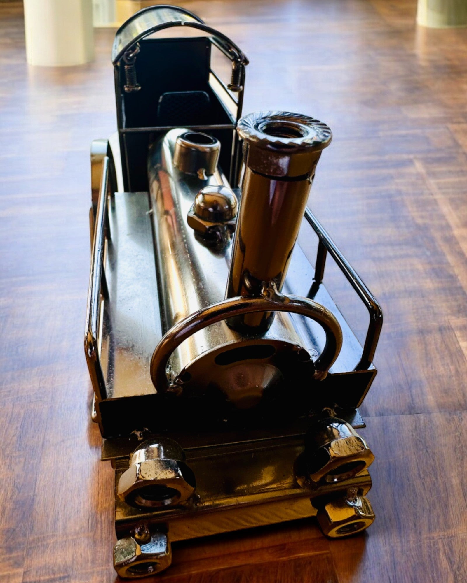 Lokomotive aus Eisen „Retro Express“ – Dekoration, Modell, handgefertigt mit Gravurmöglichkeit als Geschenk