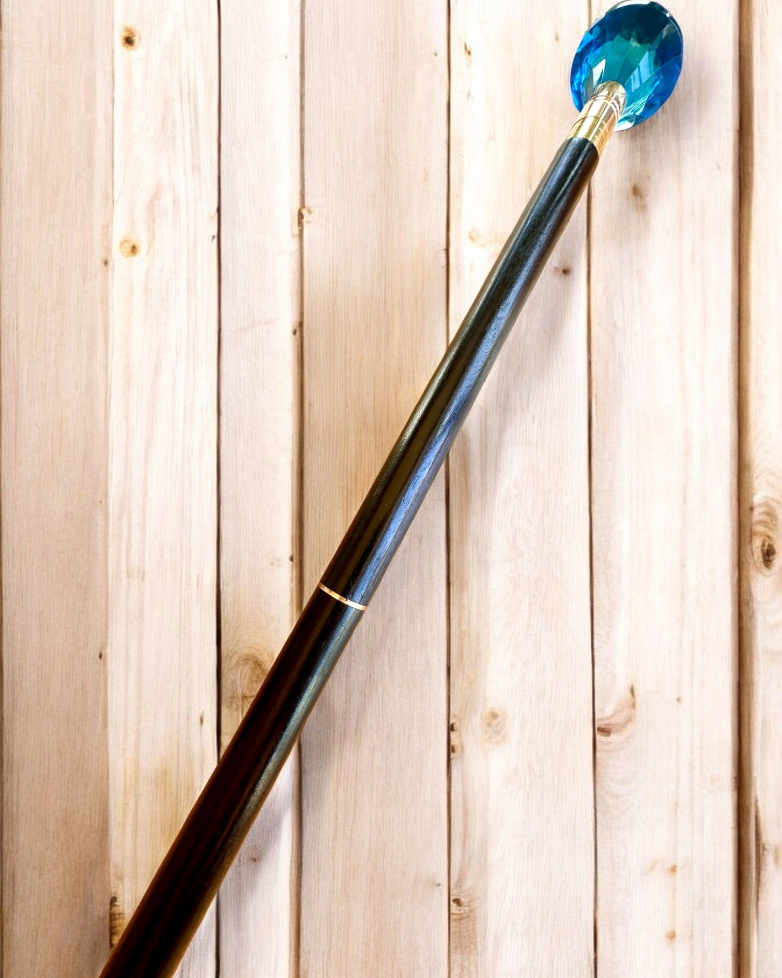 Spazierstock "Blauer Diamant" - Handgefertigt aus Holz, Gravur möglich