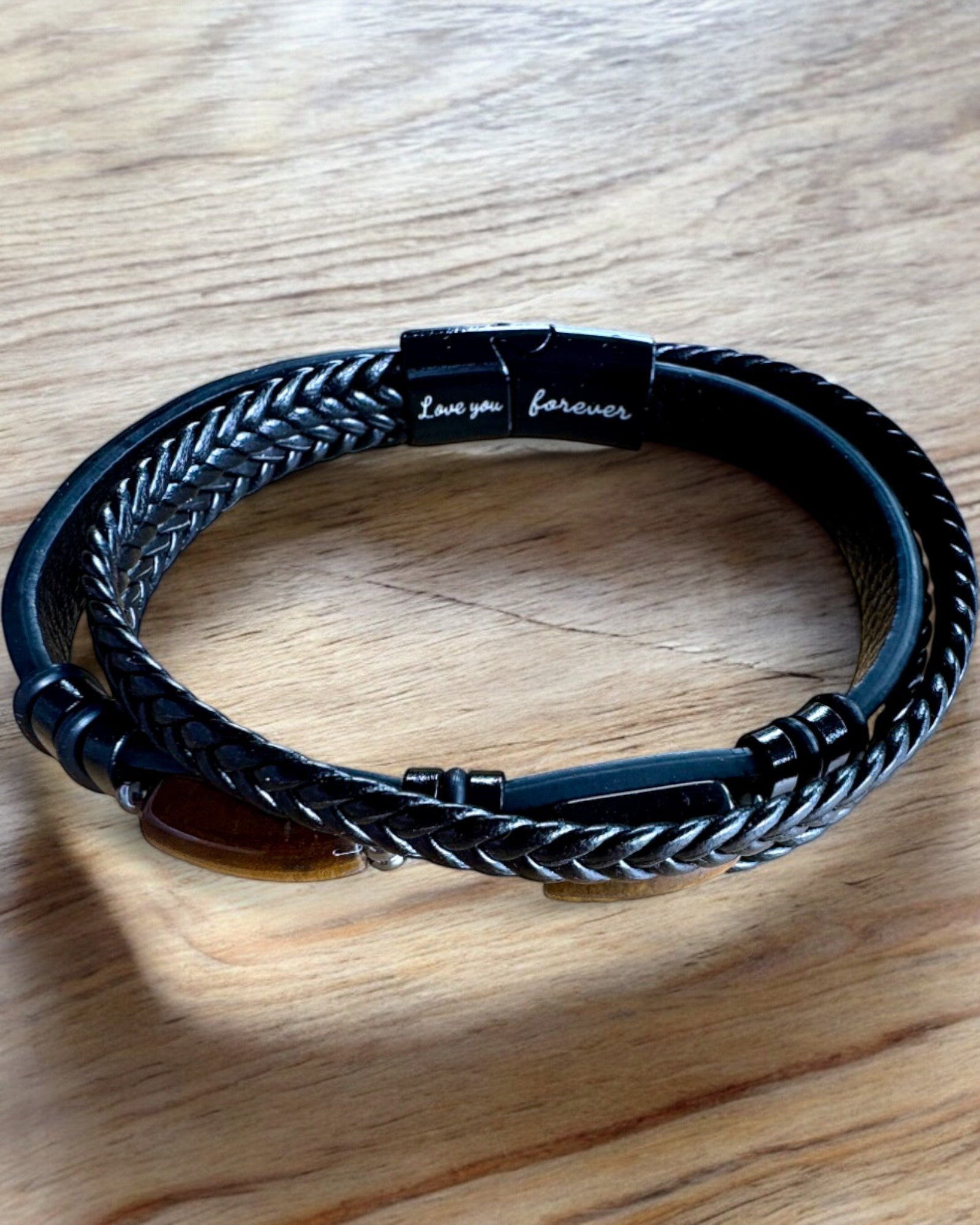 Herrenarmband Magnetic Love – aus Leder mit der Möglichkeit zur Personalisierung durch Gravur als Geschenk