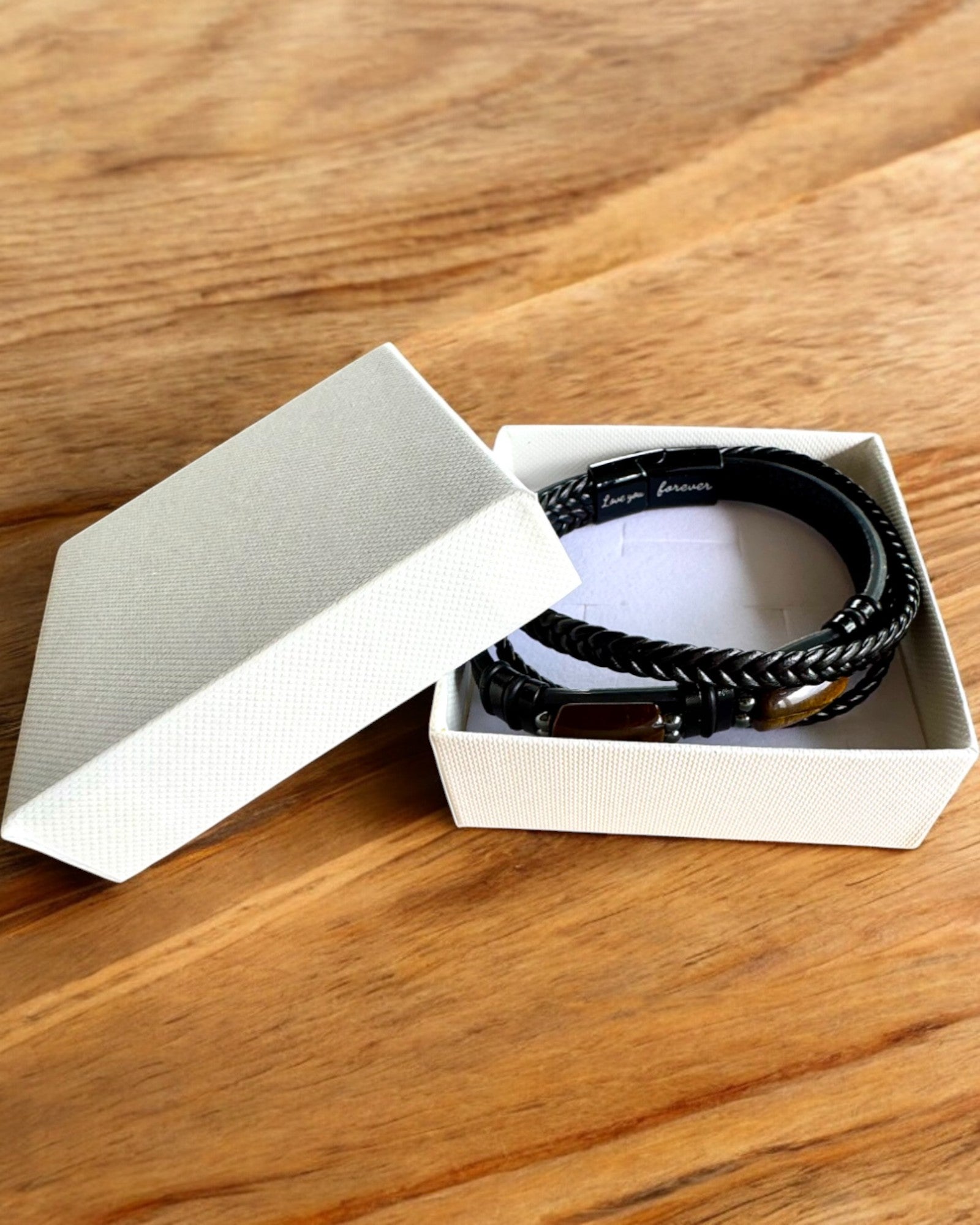 Herrenarmband Magnetic Love – aus Leder mit der Möglichkeit zur Personalisierung durch Gravur als Geschenk