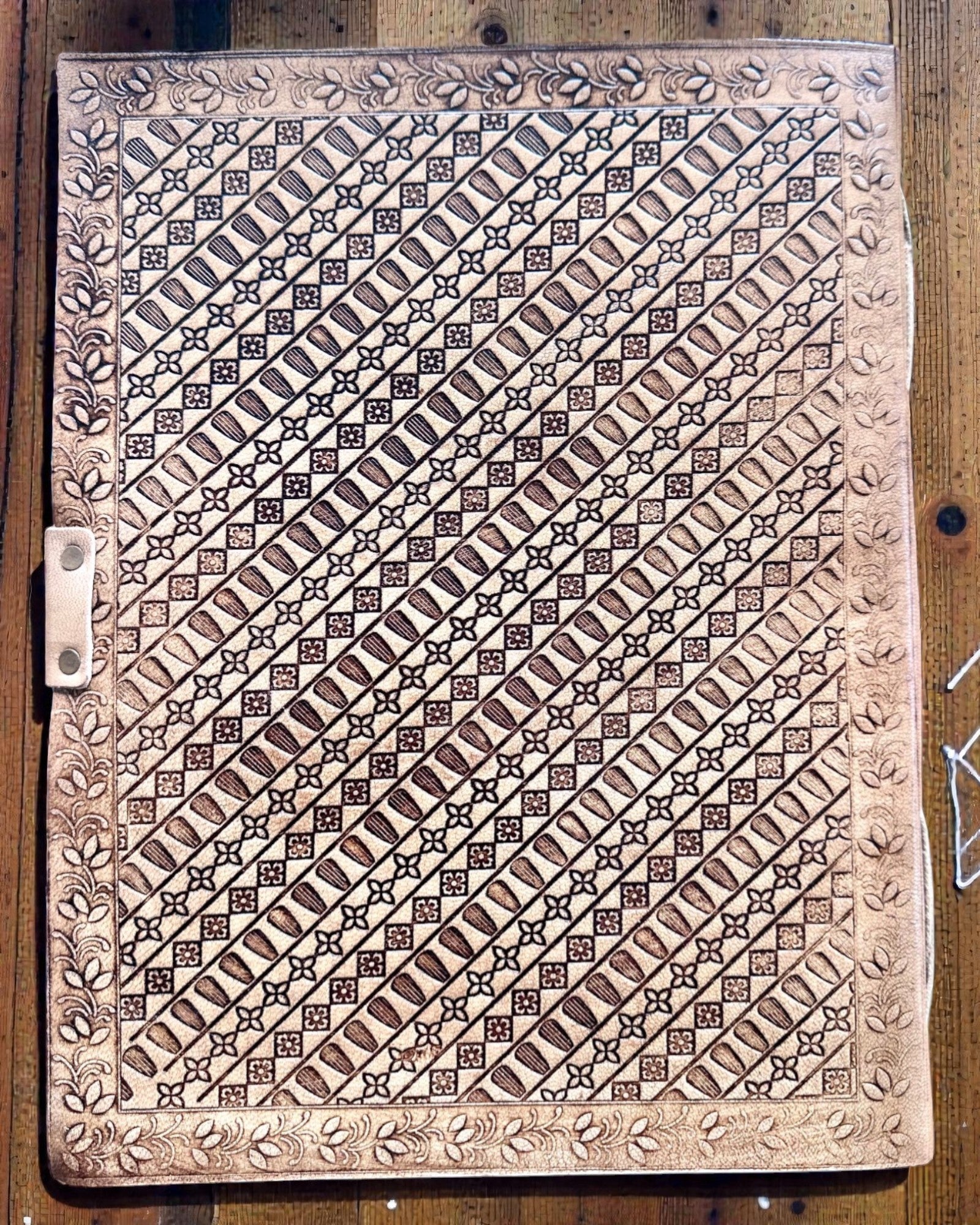 Leder-Erinnerungsbuch Erbe – personalisiertes Notizbuch 25 × 33 cm