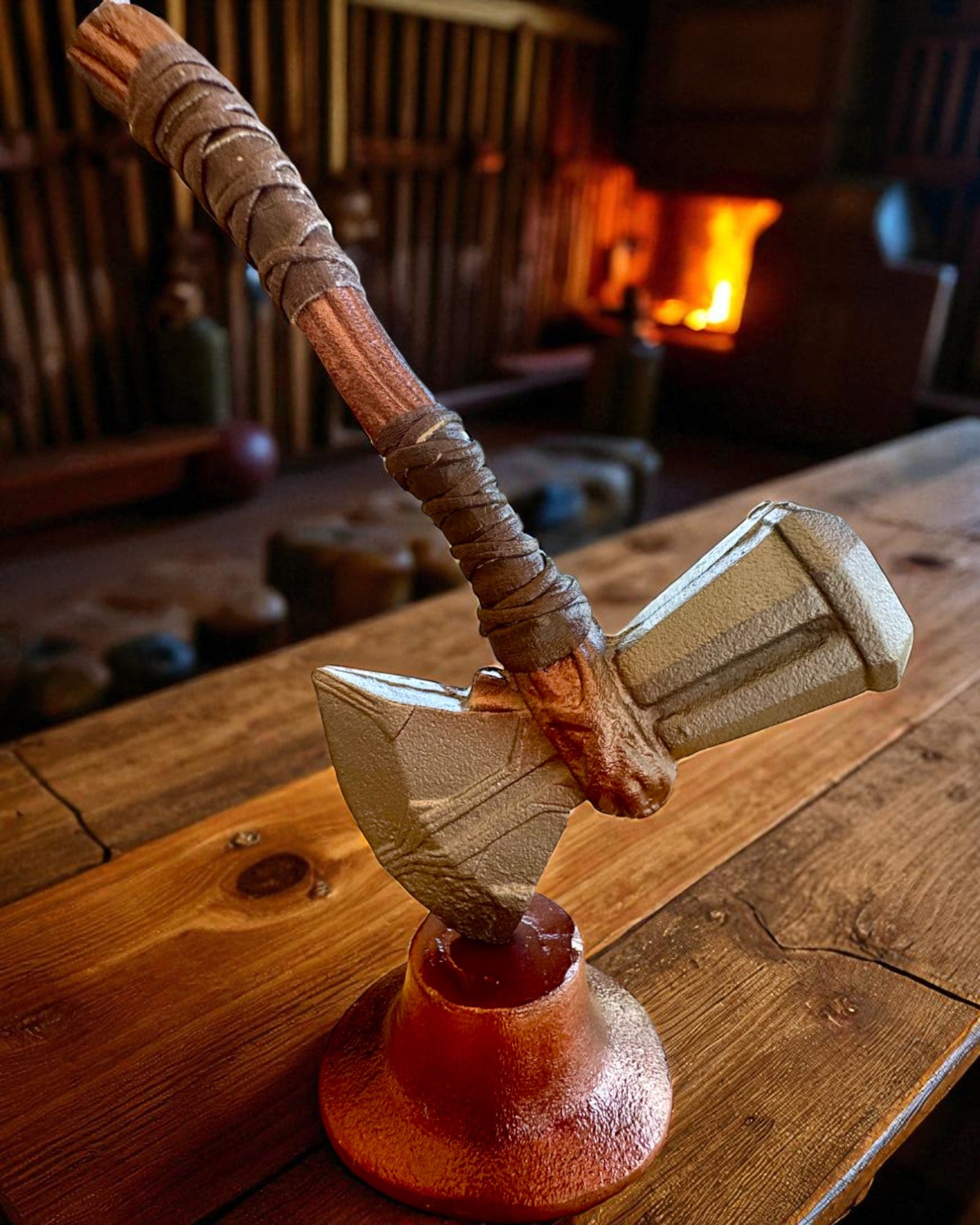 Storm Relic – dekorativer Hammer mit Sockel, 26 cm, handgefertigt, Möglichkeit zur Personalisierung mit Gravur als Geschenk