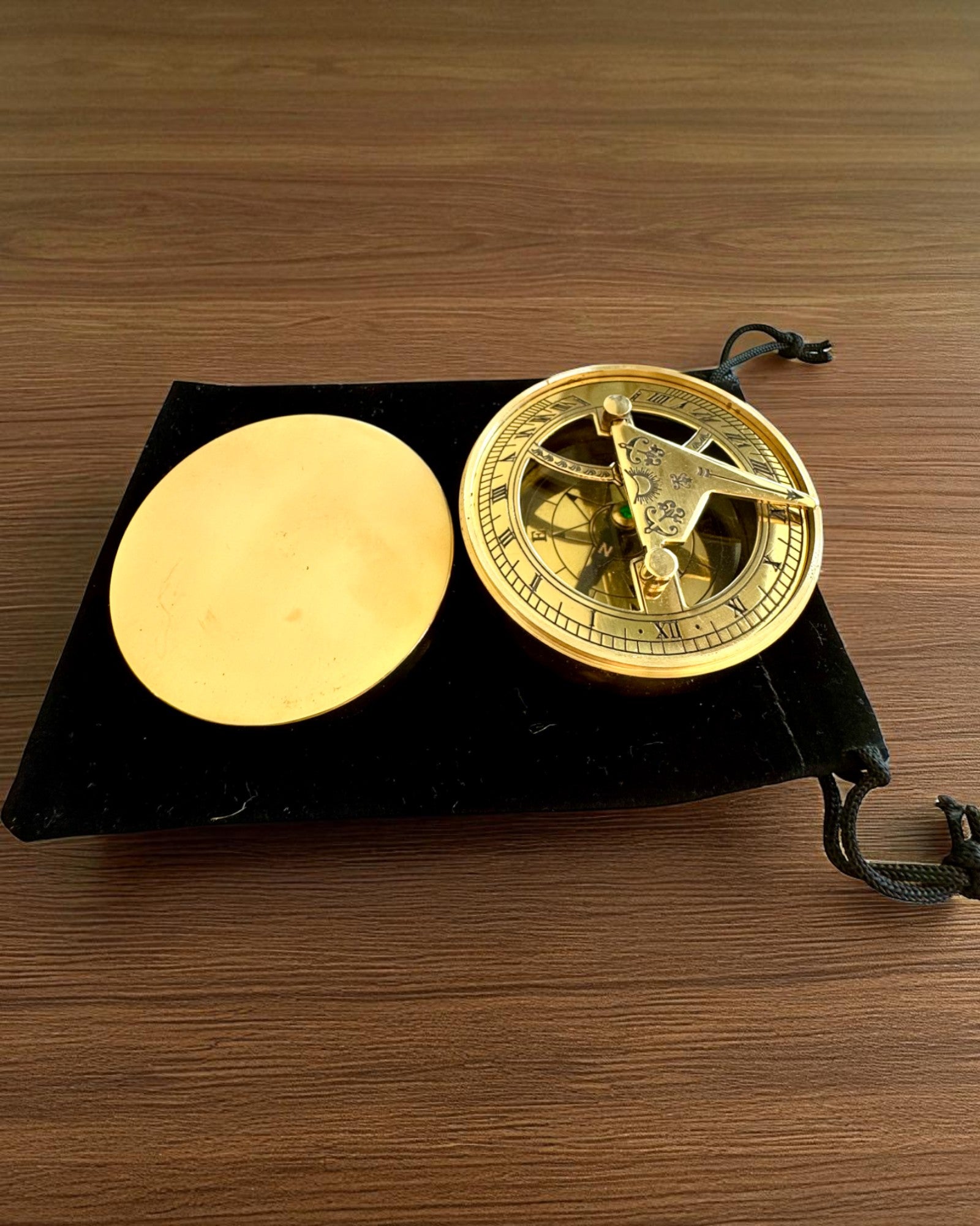 Sonnenuhr Voyager 7cm – Messinguhr mit Kompass, Personalisierung mit Gravur als Geschenk