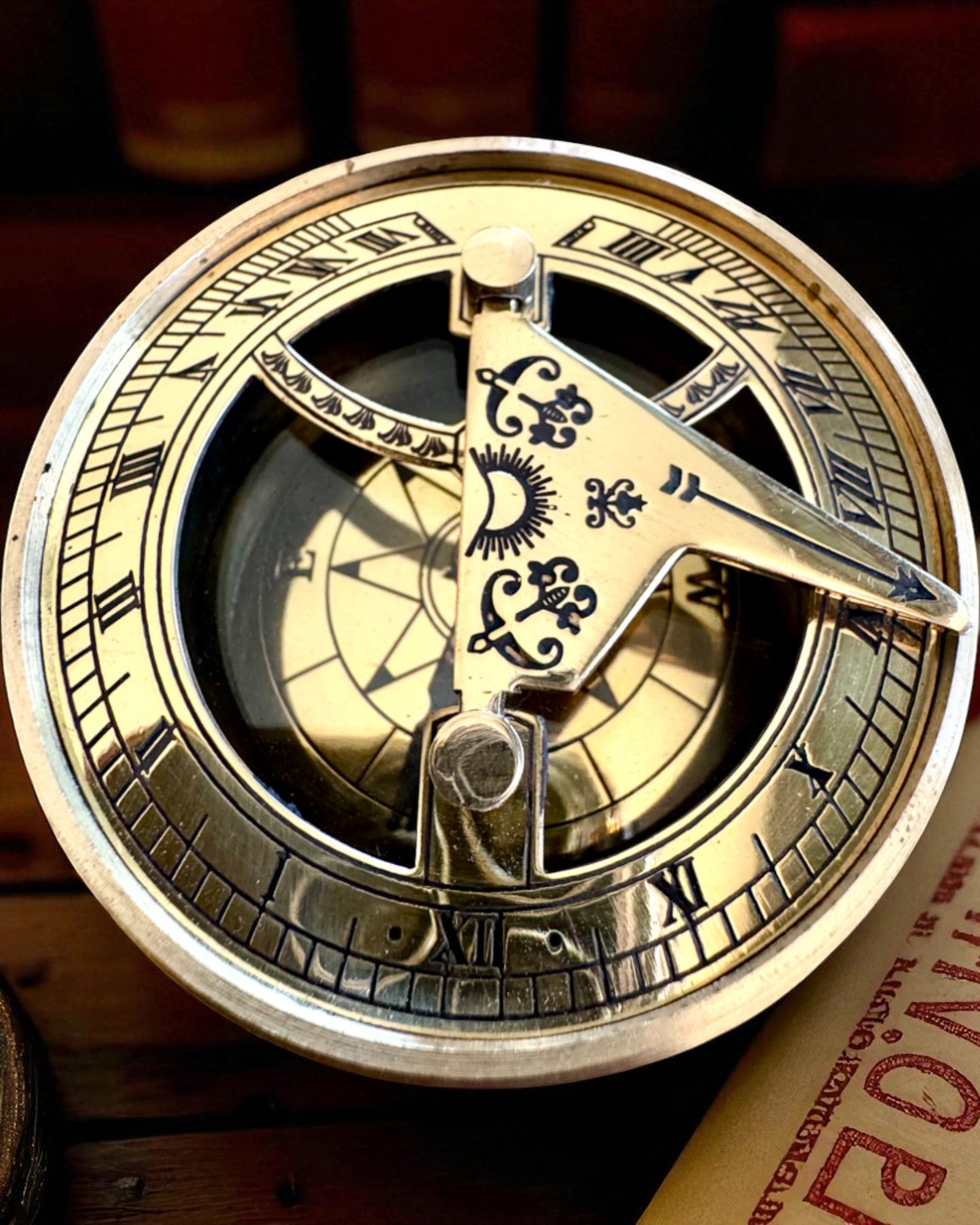 Sonnenuhr Voyager 7cm – Messinguhr mit Kompass, Personalisierung mit Gravur als Geschenk