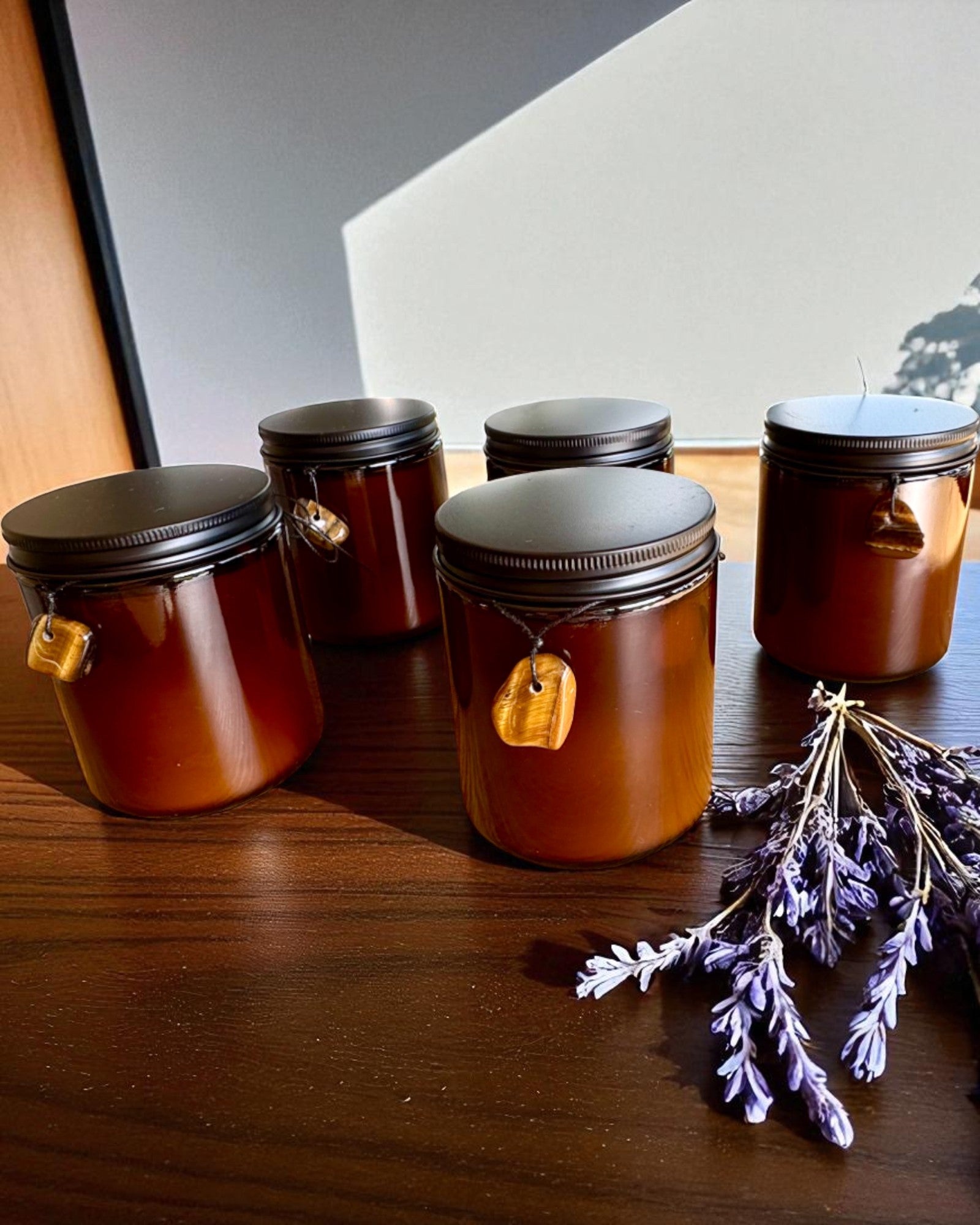 Intentionale Kerze Tigerkraft – Selbstbewusstsein und Wohlstand, 250 ml, Möglichkeit zur Personalisierung des Deckels als Geschenk