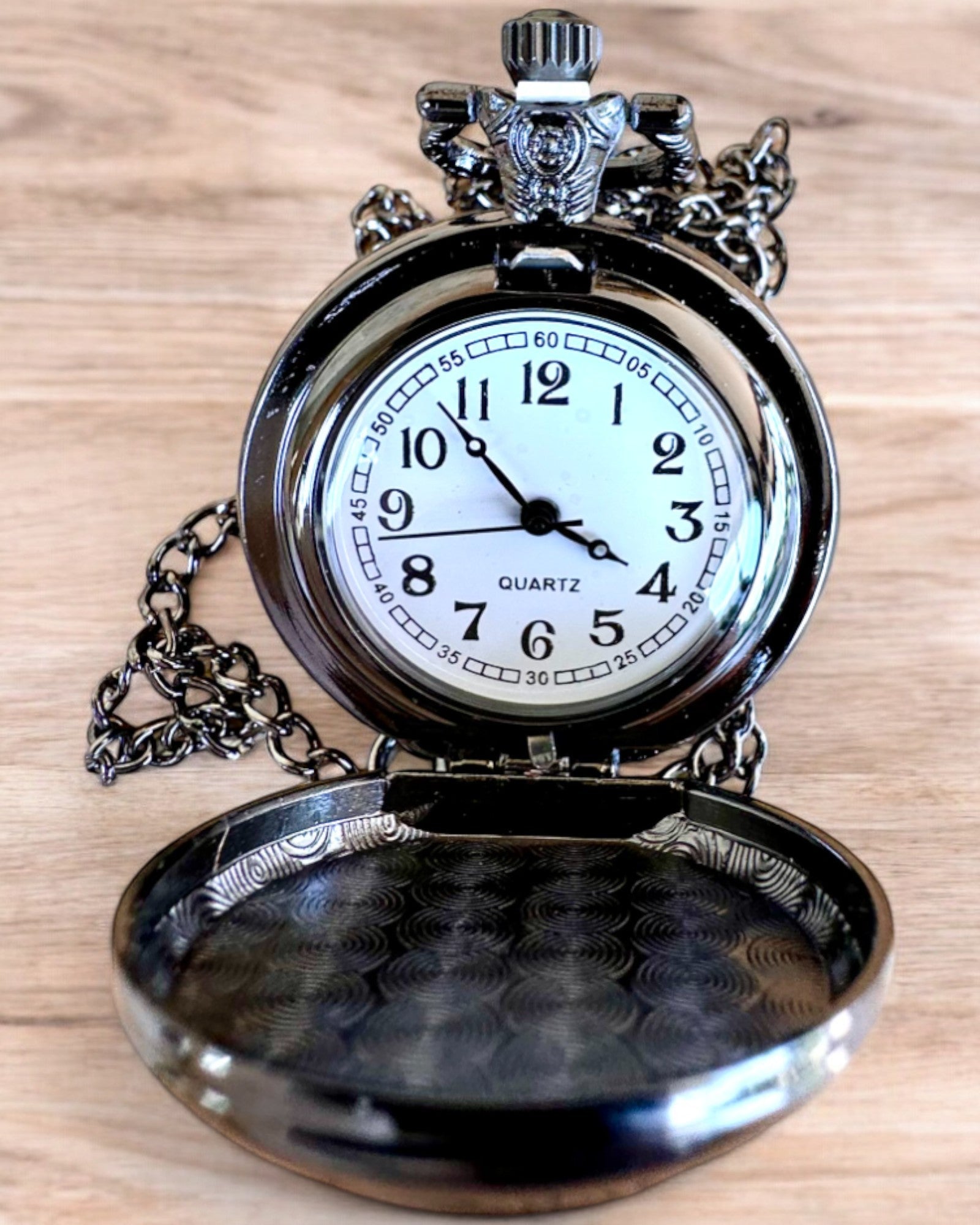 Taschenuhr Lunar Wolf – Mondwolf-Uhr, mit der Möglichkeit zur Personalisierung durch Gravur als Geschenk