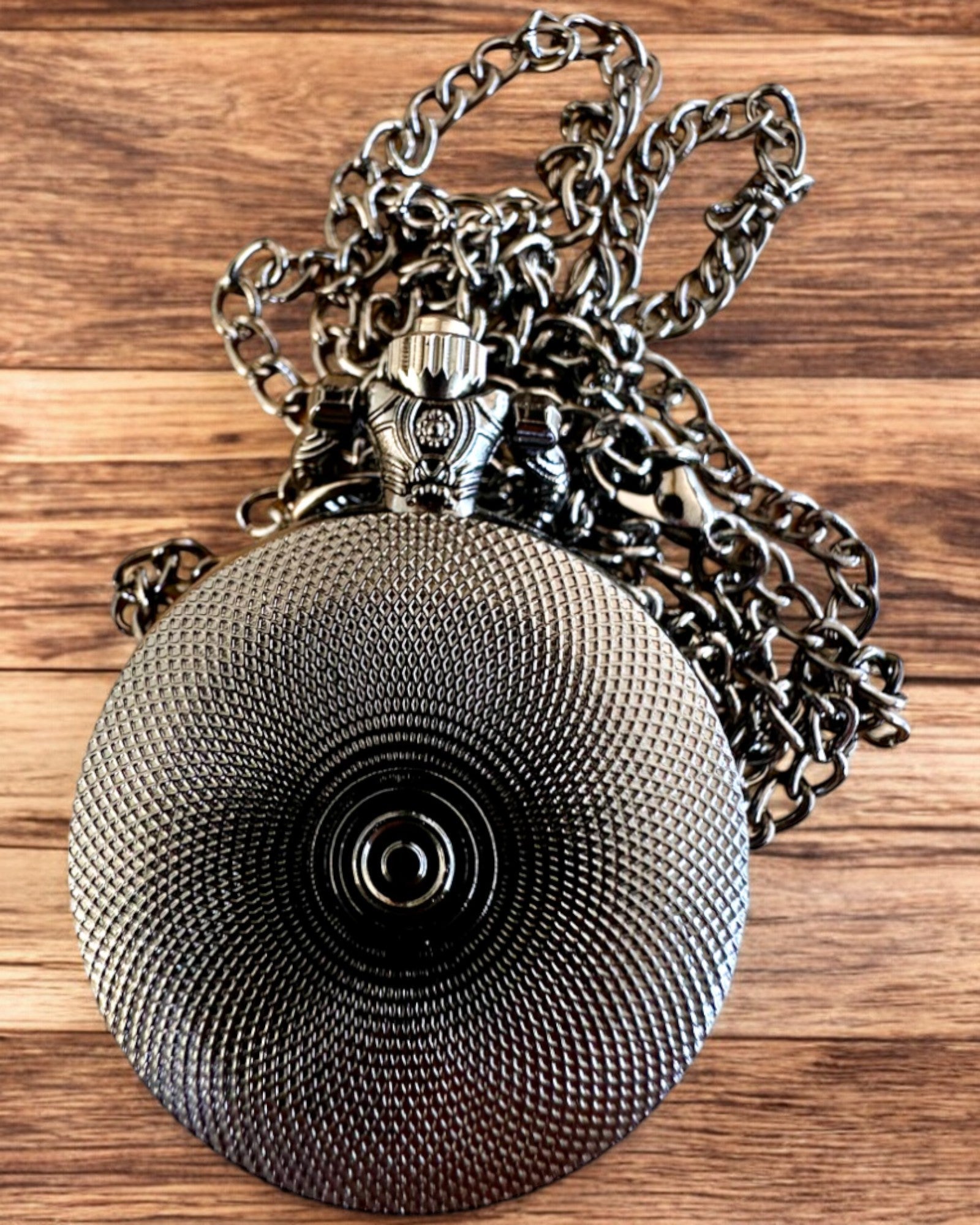 Taschenuhr 'Kuss der Raben' mit Gravur – Personalisierung mit Gravur als Geschenk