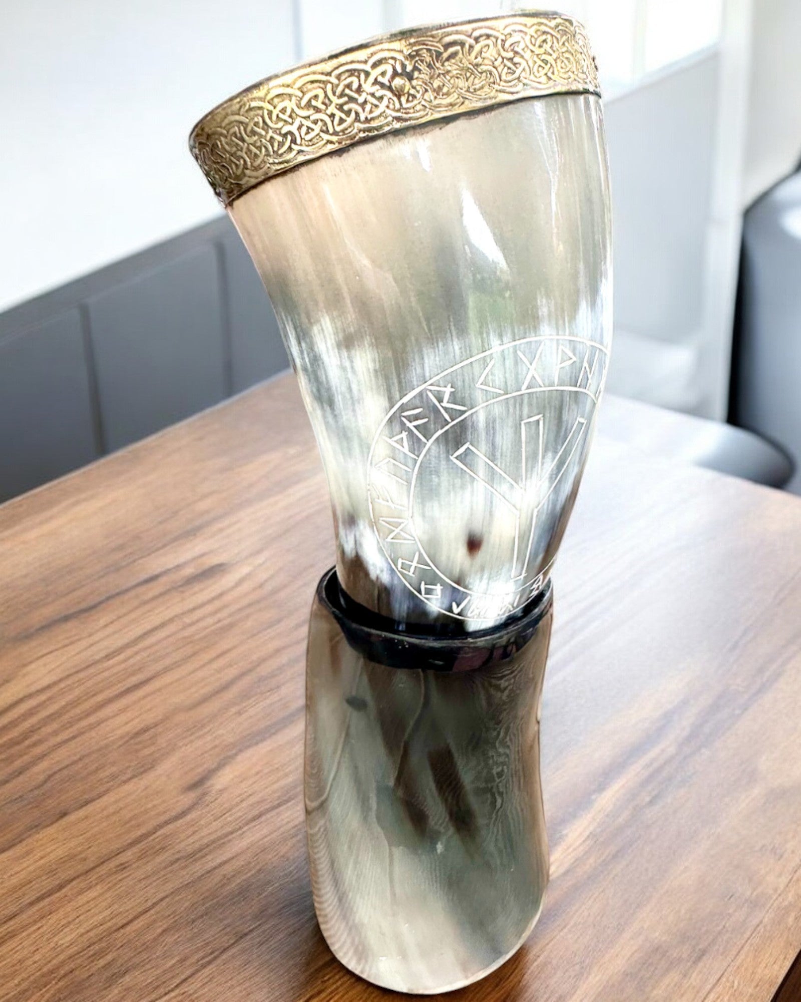 Hornbecher "Viking Valor" - Handgraviert, Premium Qualität - 4 Varianten zur Auswahl