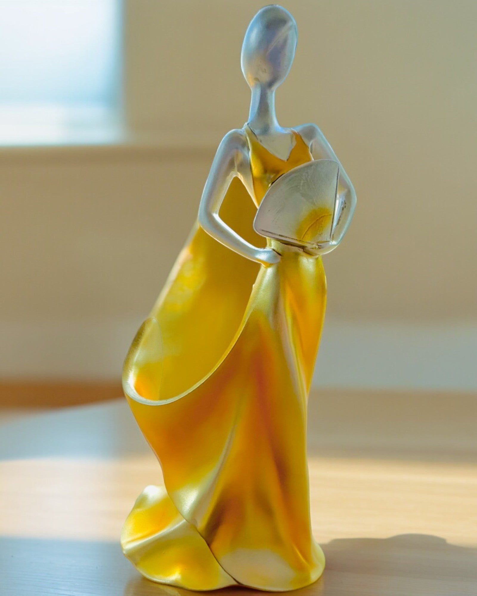 Eleganter Flaschenhalter - Damenstatue - Personalisierung mit Gravur, 2 Varianten zur Auswahl