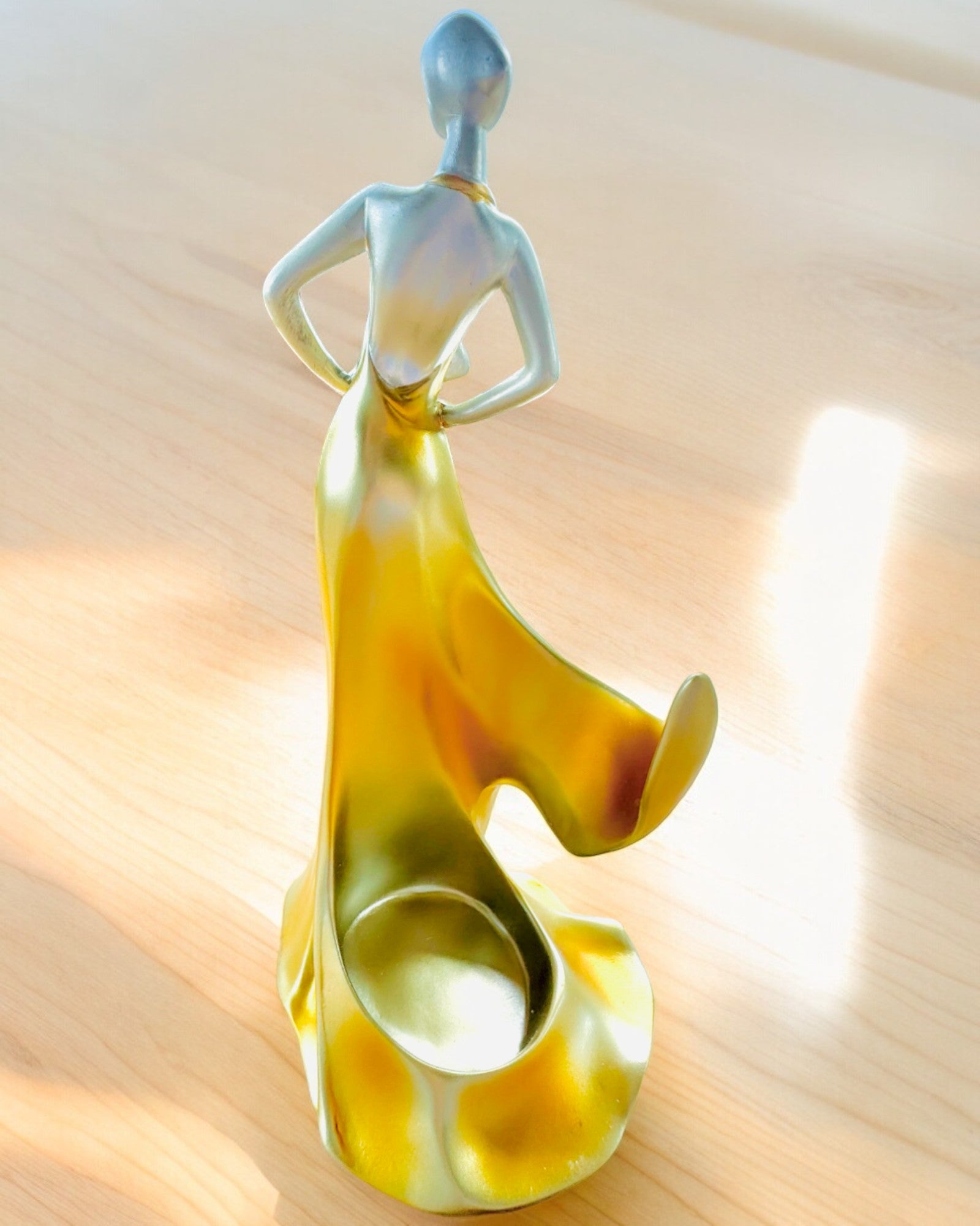 Eleganter Flaschenhalter - Damenstatue - Personalisierung mit Gravur, 2 Varianten zur Auswahl