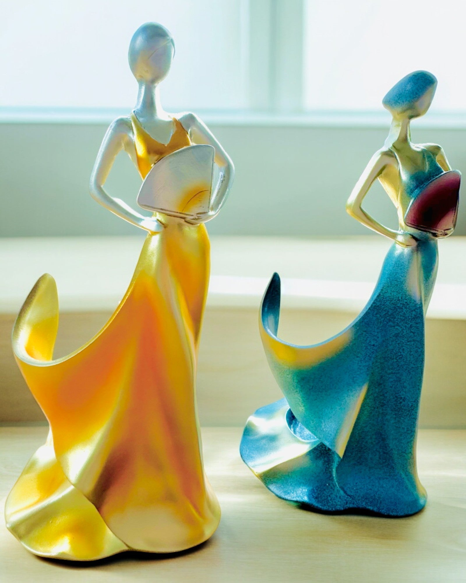 Eleganter Flaschenhalter - Damenstatue - Personalisierung mit Gravur, 2 Varianten zur Auswahl