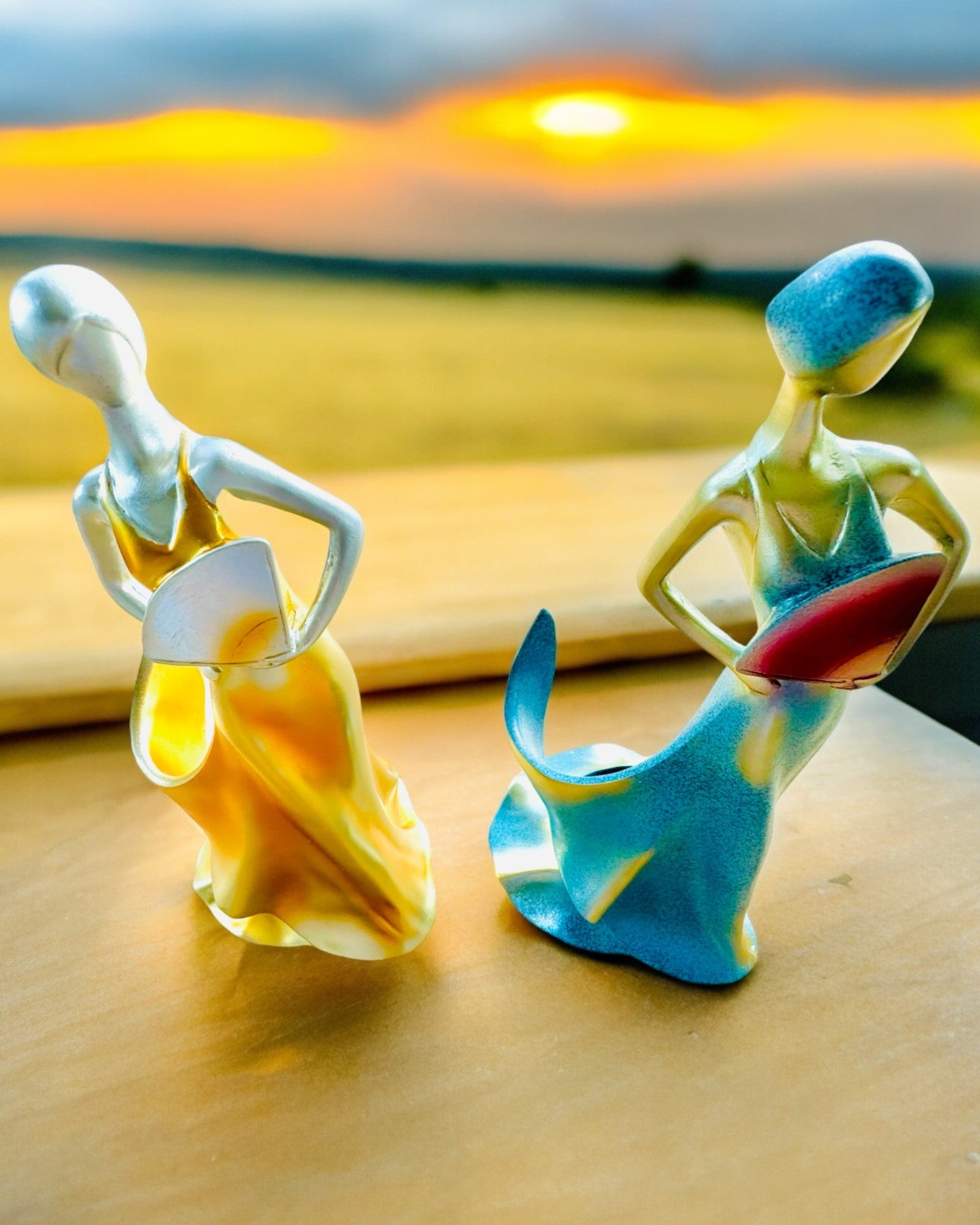 Eleganter Flaschenhalter - Damenstatue - Personalisierung mit Gravur, 2 Varianten zur Auswahl