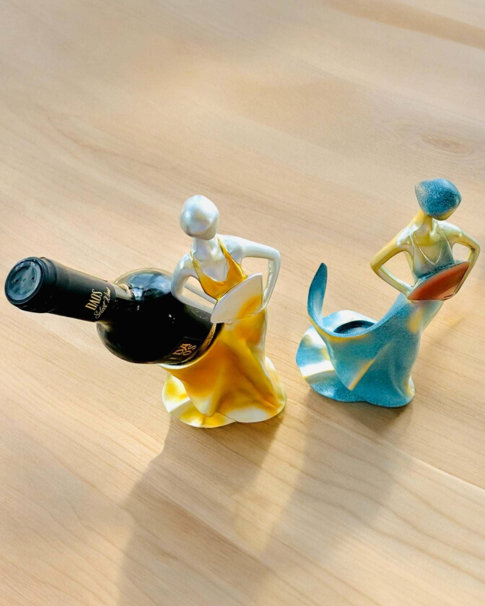 Eleganter Flaschenhalter - Damenstatue - Personalisierung mit Gravur, 2 Varianten zur Auswahl