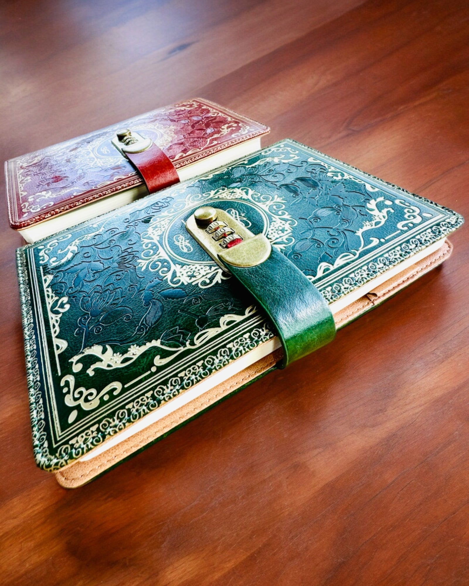 Exklusives Leder-Notizbuch "Sekretnik" A5 mit Zahlenschloss - Personalisierung mit Gravur