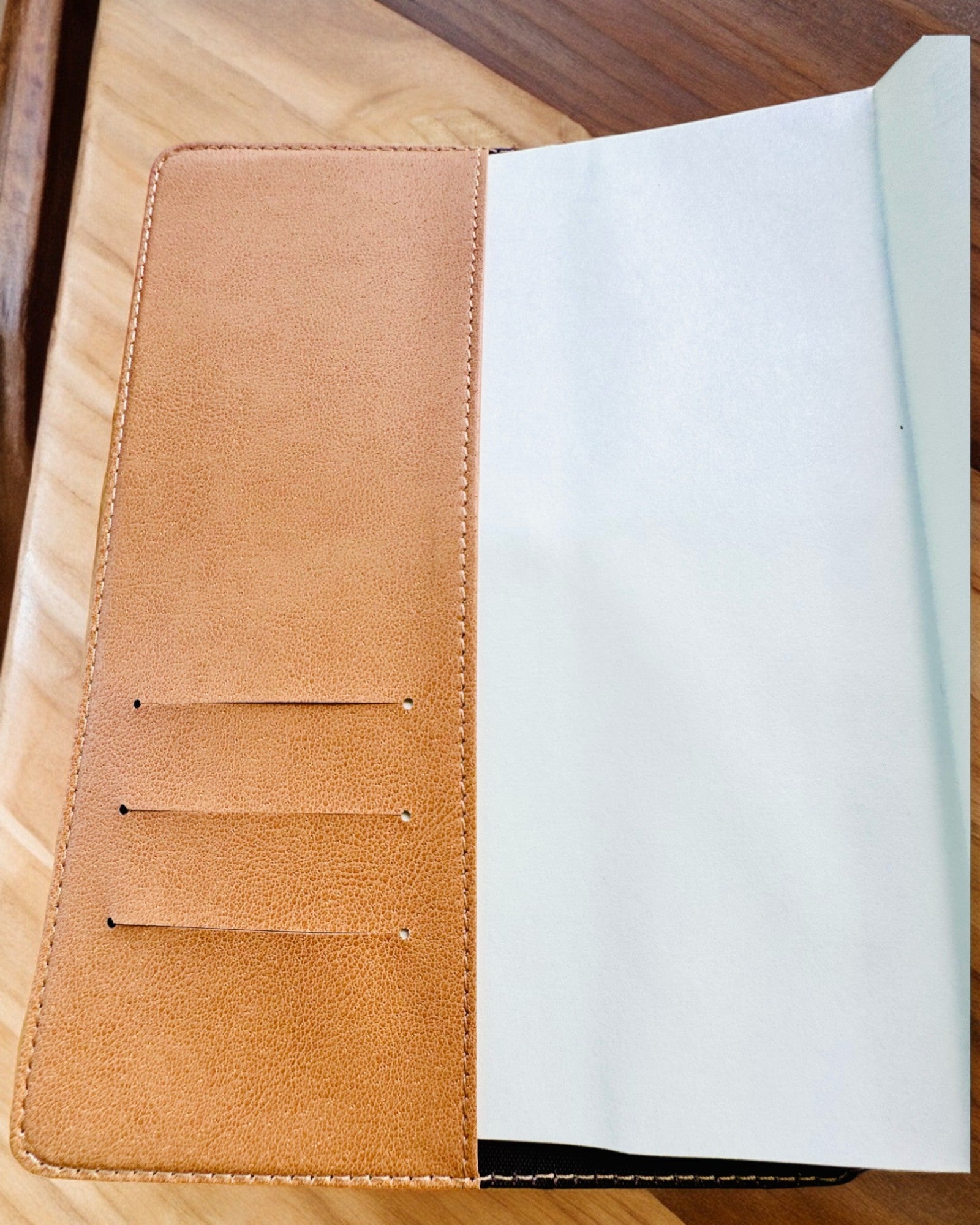 Exklusives Leder-Notizbuch "Sekretnik" A5 mit Zahlenschloss - Personalisierung mit Gravur