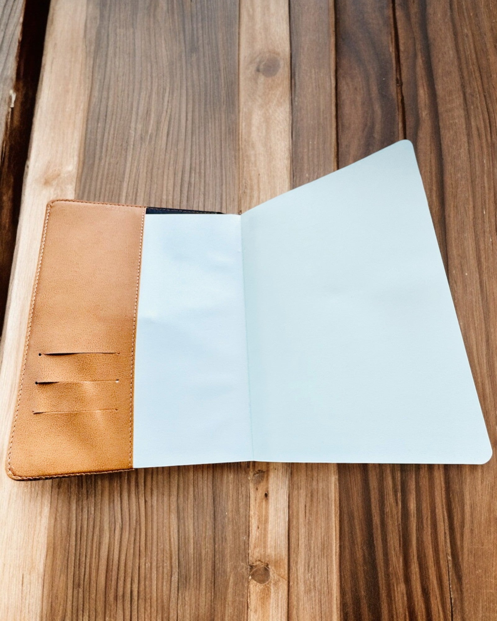 Exklusives Leder-Notizbuch "Sekretnik" A5 mit Zahlenschloss - Personalisierung mit Gravur