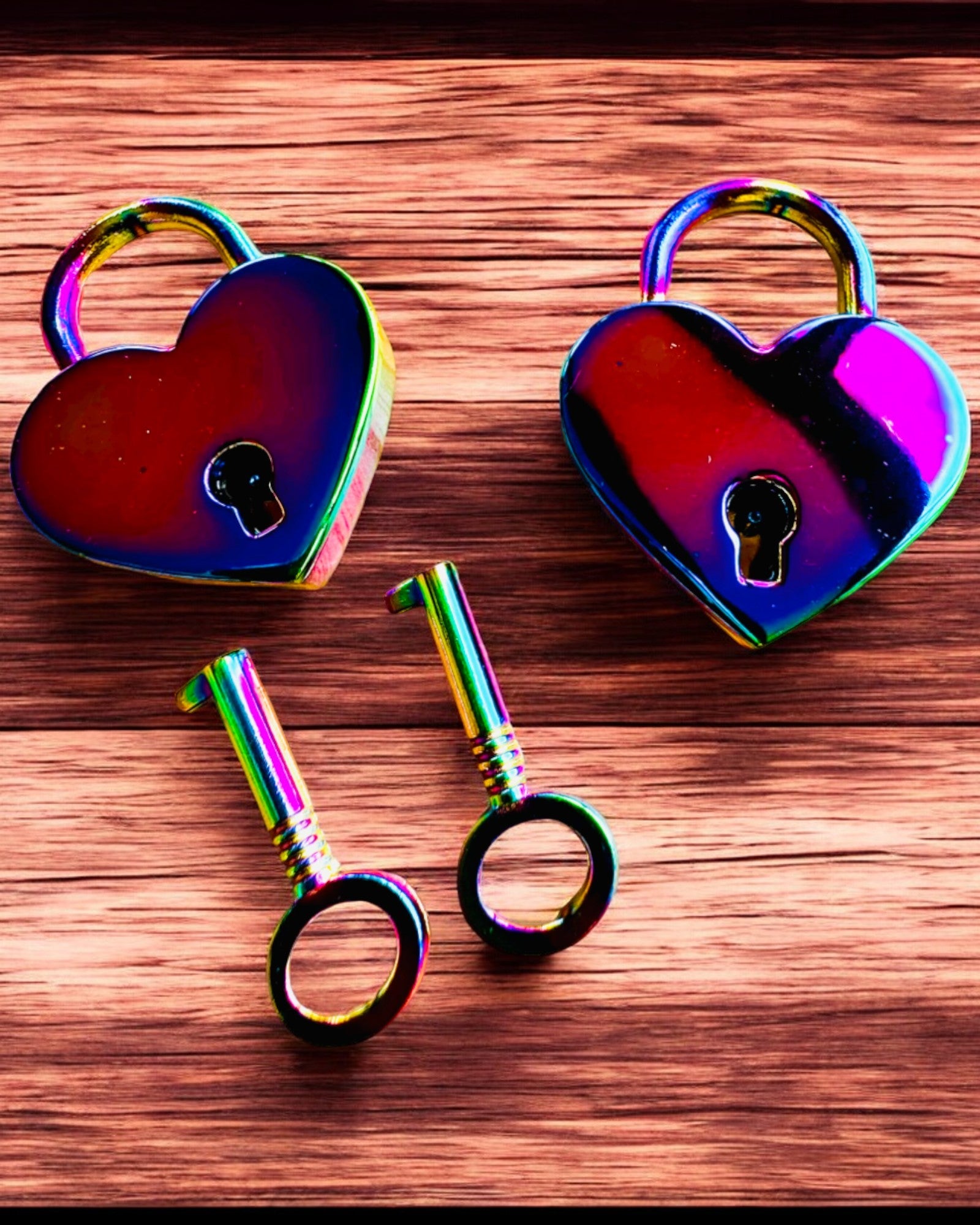 Mini-Liebesschlösser Herz DeLuxe, Set aus 2 Schlössern mit Schlüsseln, 6 Varianten zur Auswahl, Personalisierung mit Gravur als Geschenk möglich