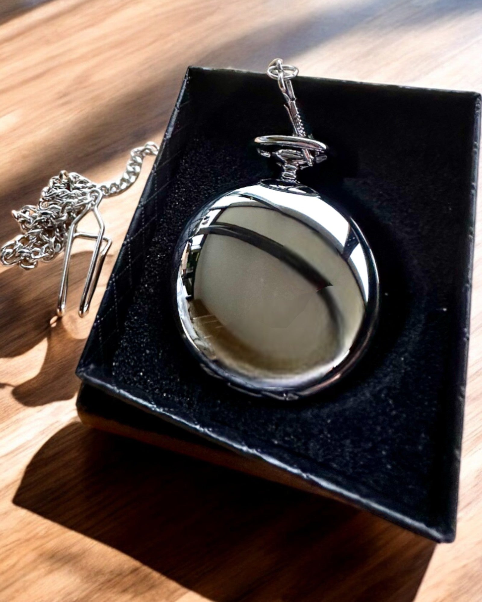 Klassische mechanische Taschenuhr mit Doppeldeckel, manuell, silberfarben