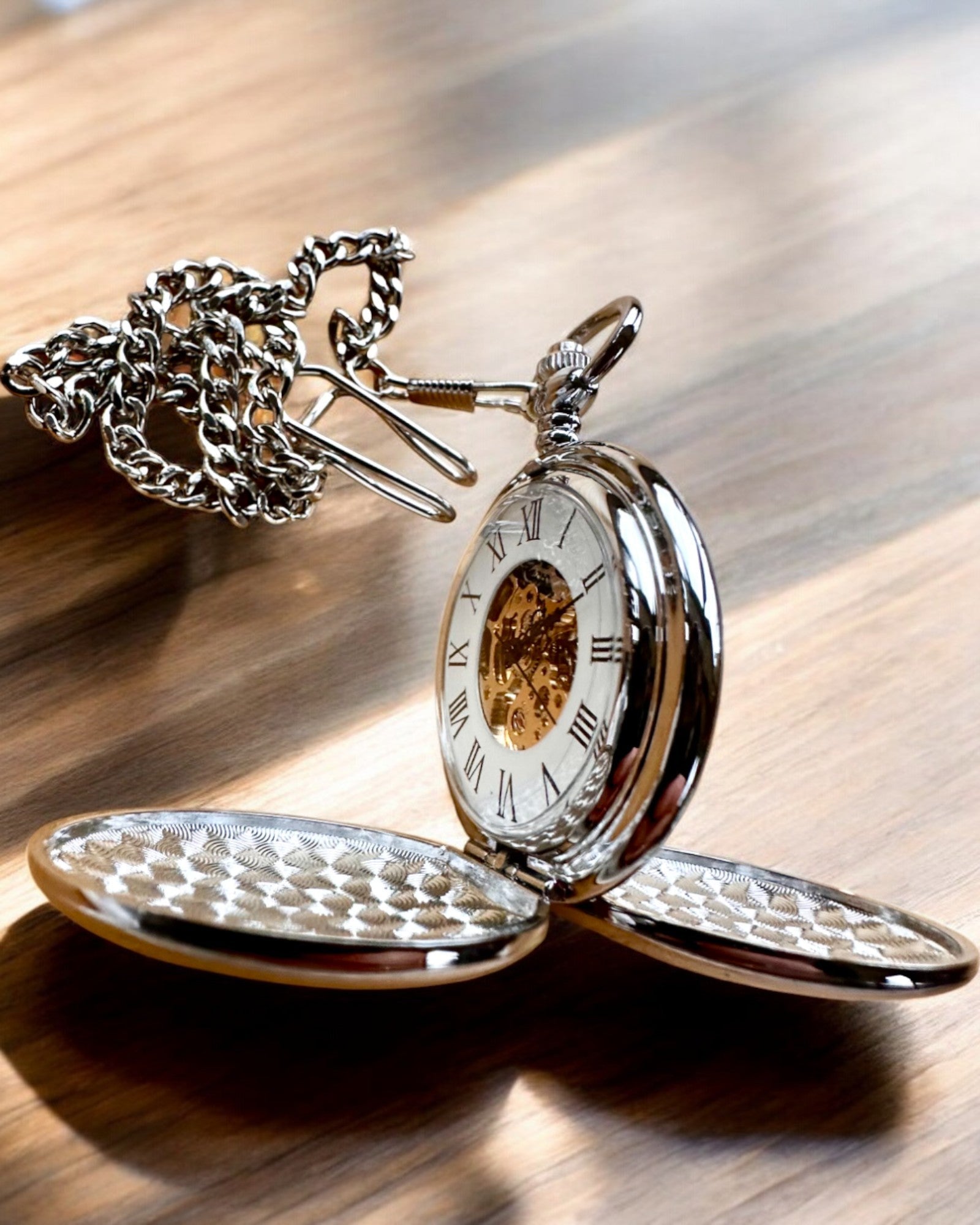 Klassische mechanische Taschenuhr mit Doppeldeckel, manuell, silberfarben
