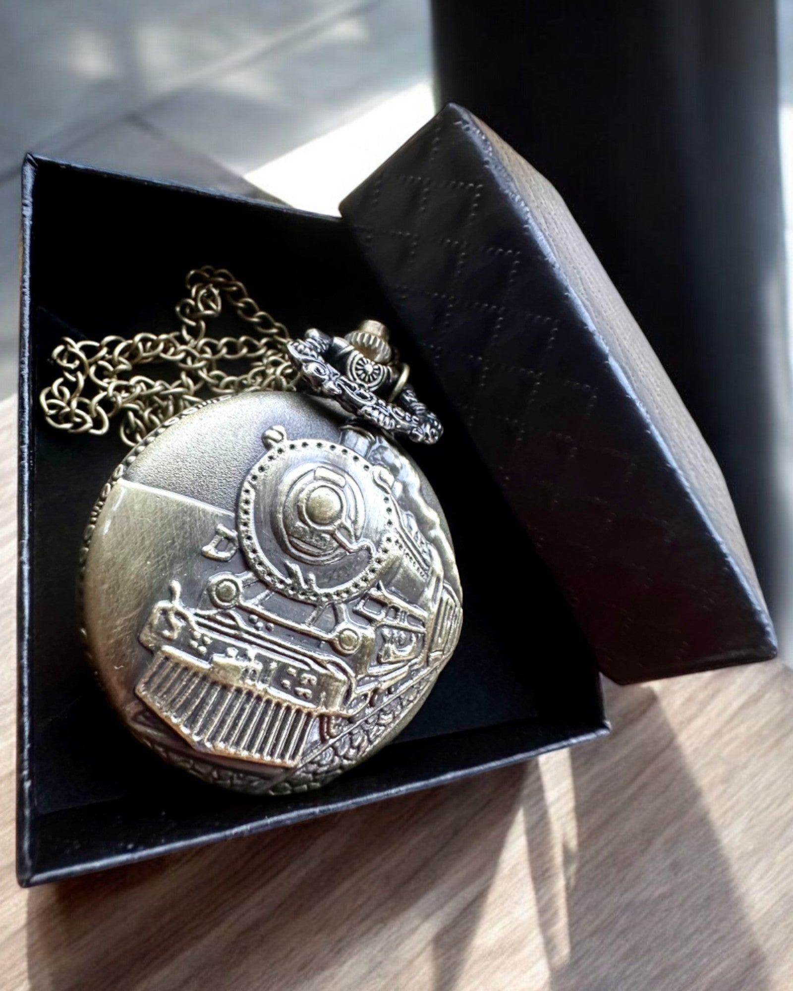 Taschenuhr Zeitlokomotive mit Gravur, als Geschenk, Zugmotiv