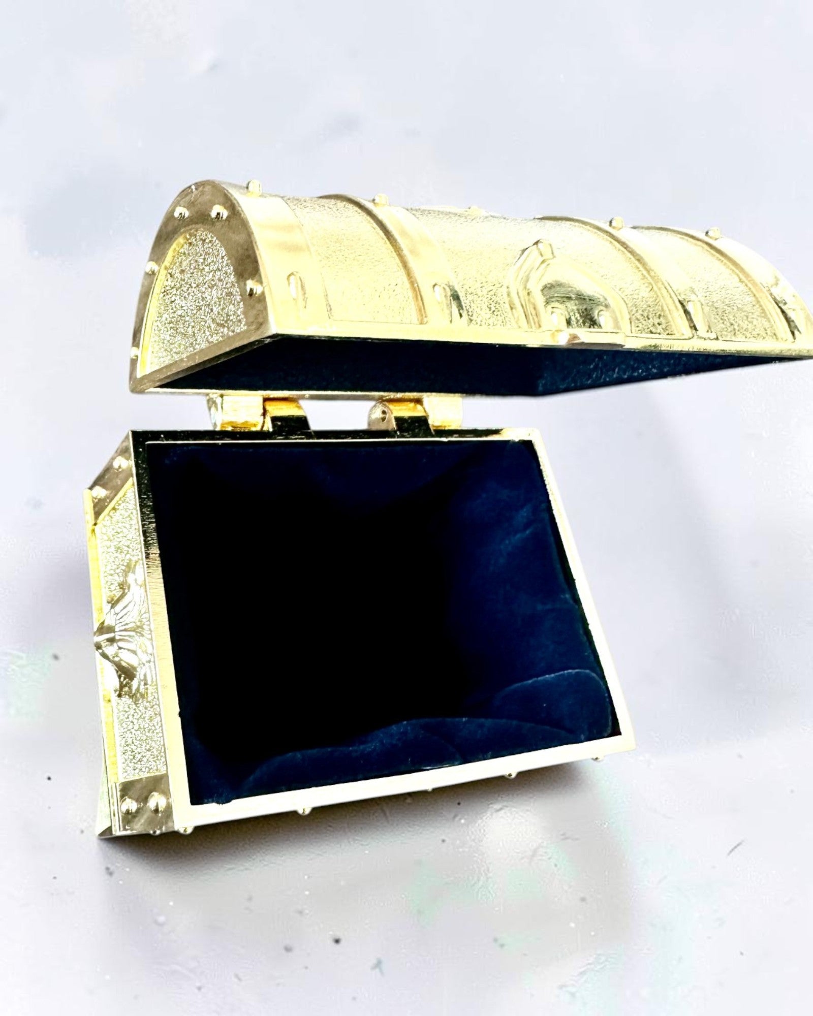 Retro-Metall-Schatztruhe mit Gravur – silberne Kassette 7 x 5 x 5 cm
