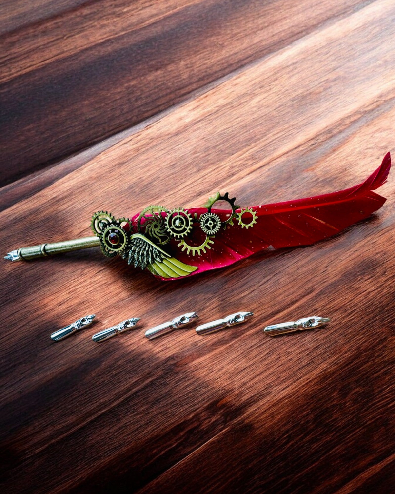 Kalligrafiefeder "Steampunk Eleganz" mit Truthahnfeder - Handgefertigt, 5 Varianten zur Auswahl, Personalisierung mit Gravur als Geschenk