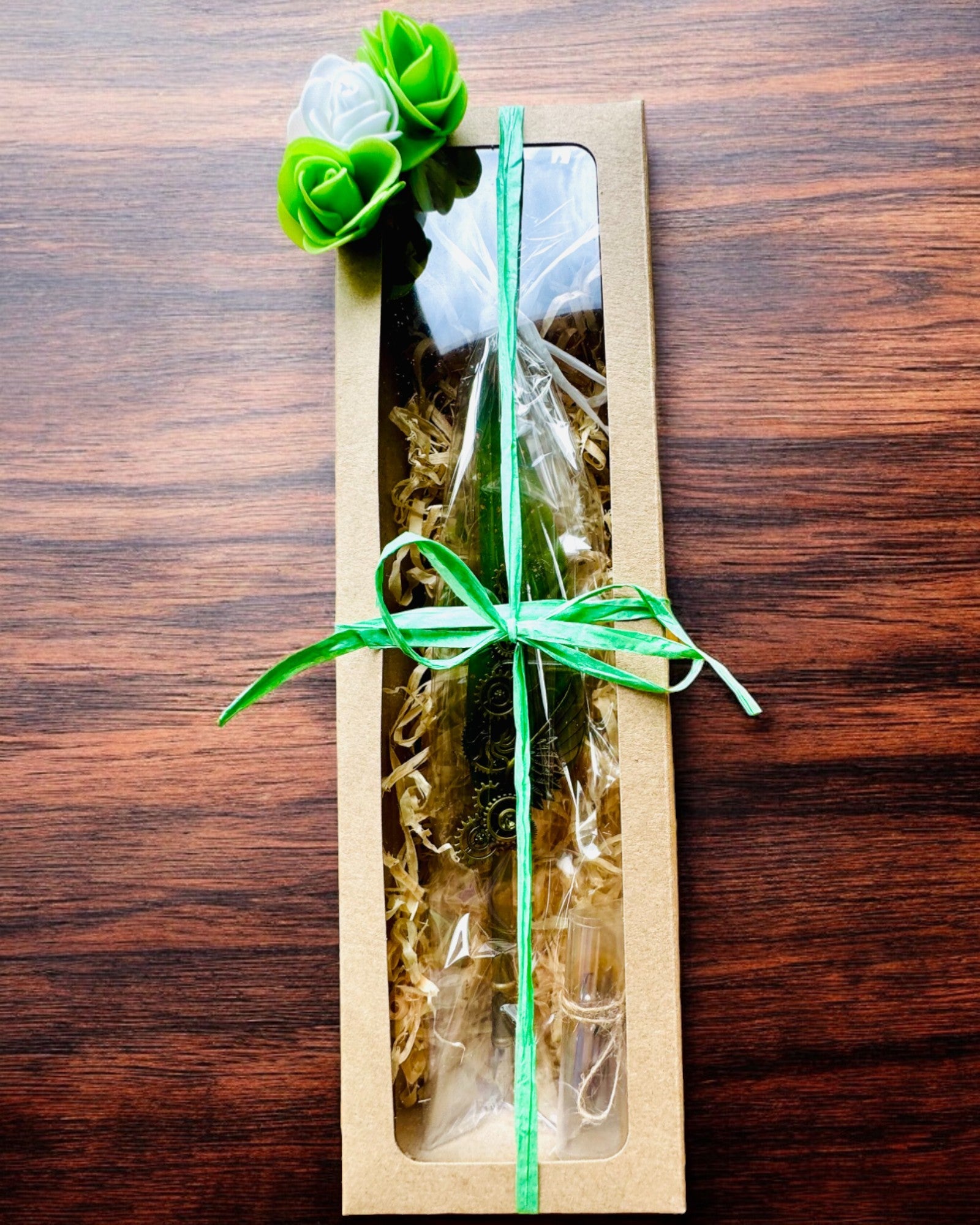 Kalligrafiefeder "Steampunk Eleganz" mit Truthahnfeder - Handgefertigt, 5 Varianten zur Auswahl, Personalisierung mit Gravur als Geschenk