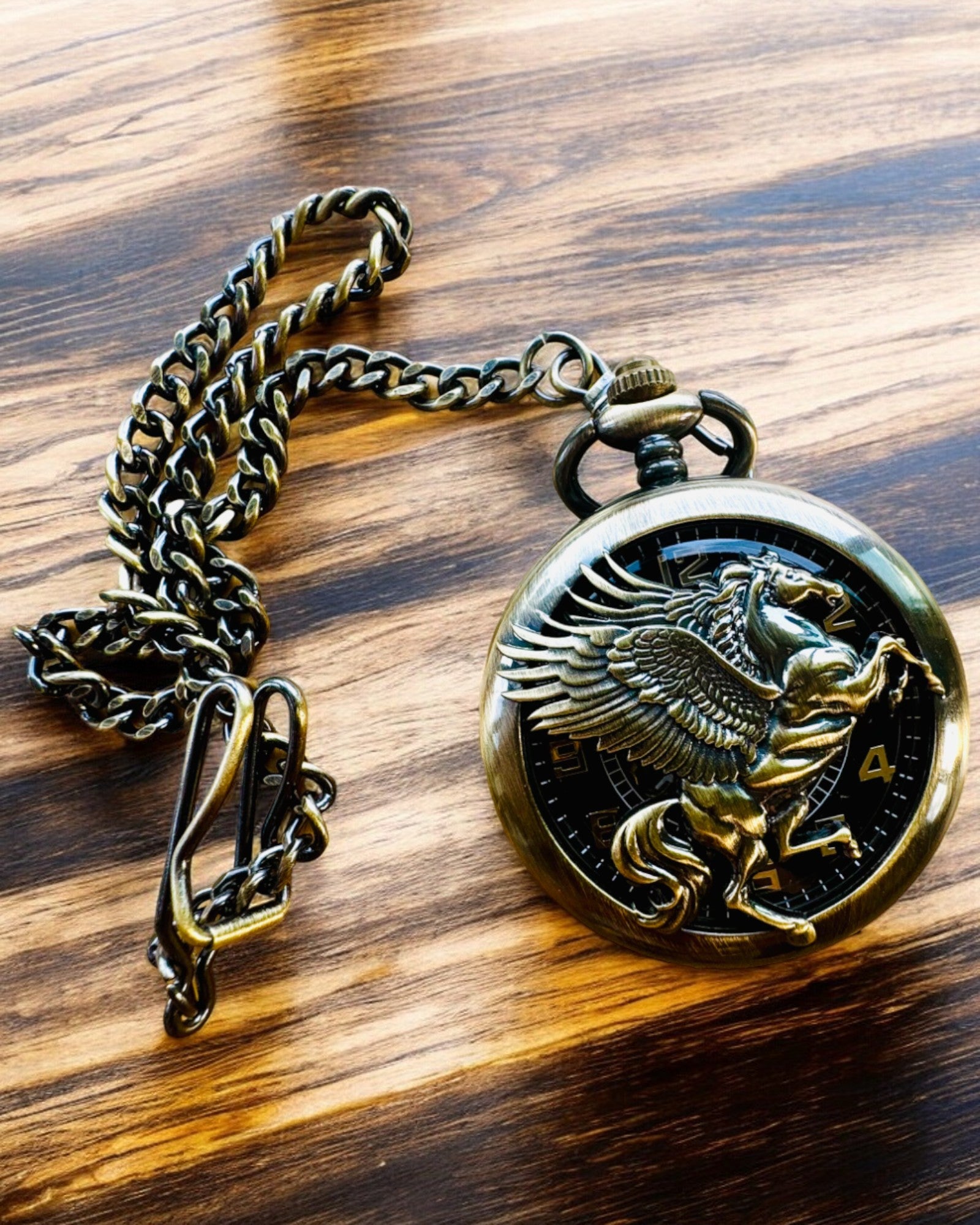 Taschenuhr "Equus Tempus" - Farbe: Kupfer, mit Pferdemotiv, Personalisierung mit Gravur möglich