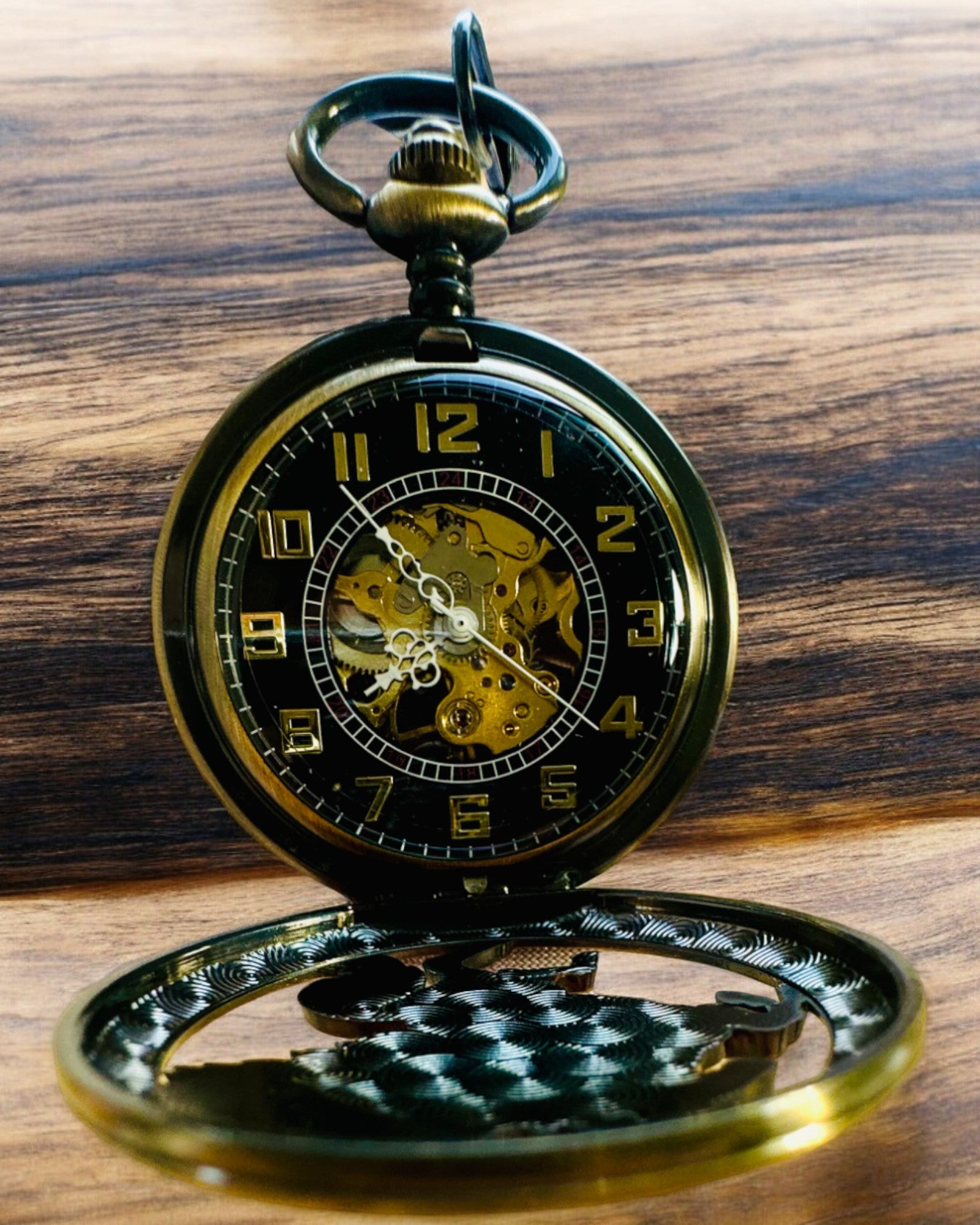 Taschenuhr "Equus Tempus" - Farbe: Kupfer, mit Pferdemotiv, Personalisierung mit Gravur möglich