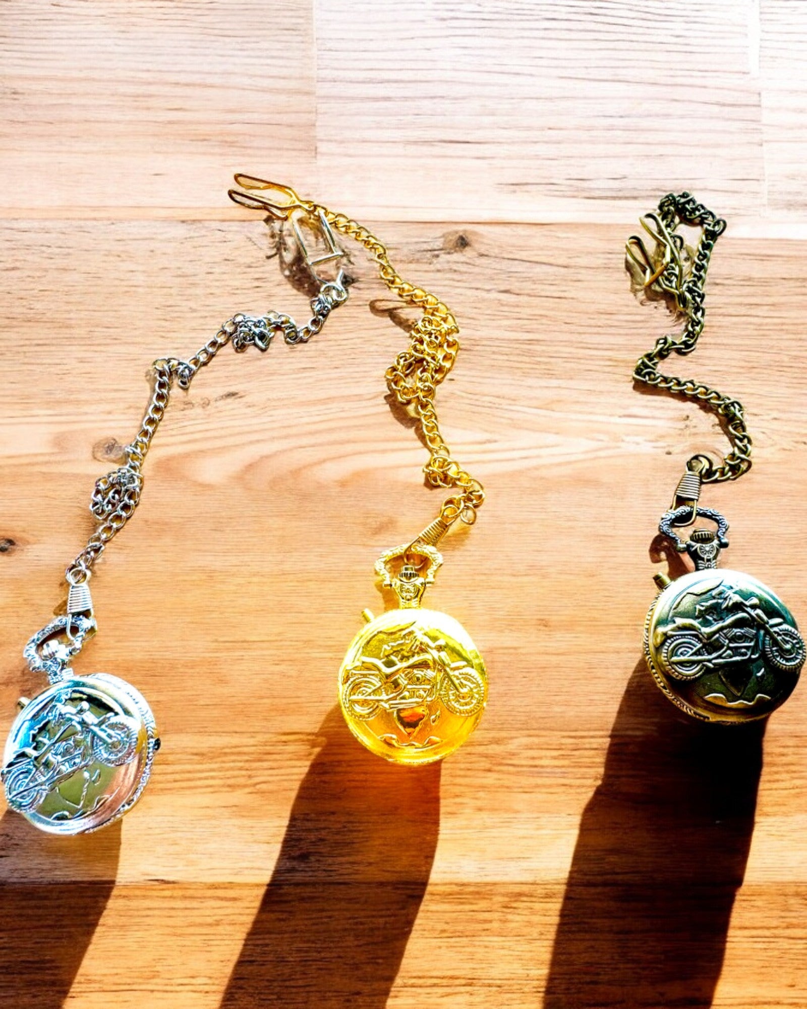 Taschenuhr "Motorrad-Elegant 2" – Gravur als Geschenk, 3 Farbvarianten