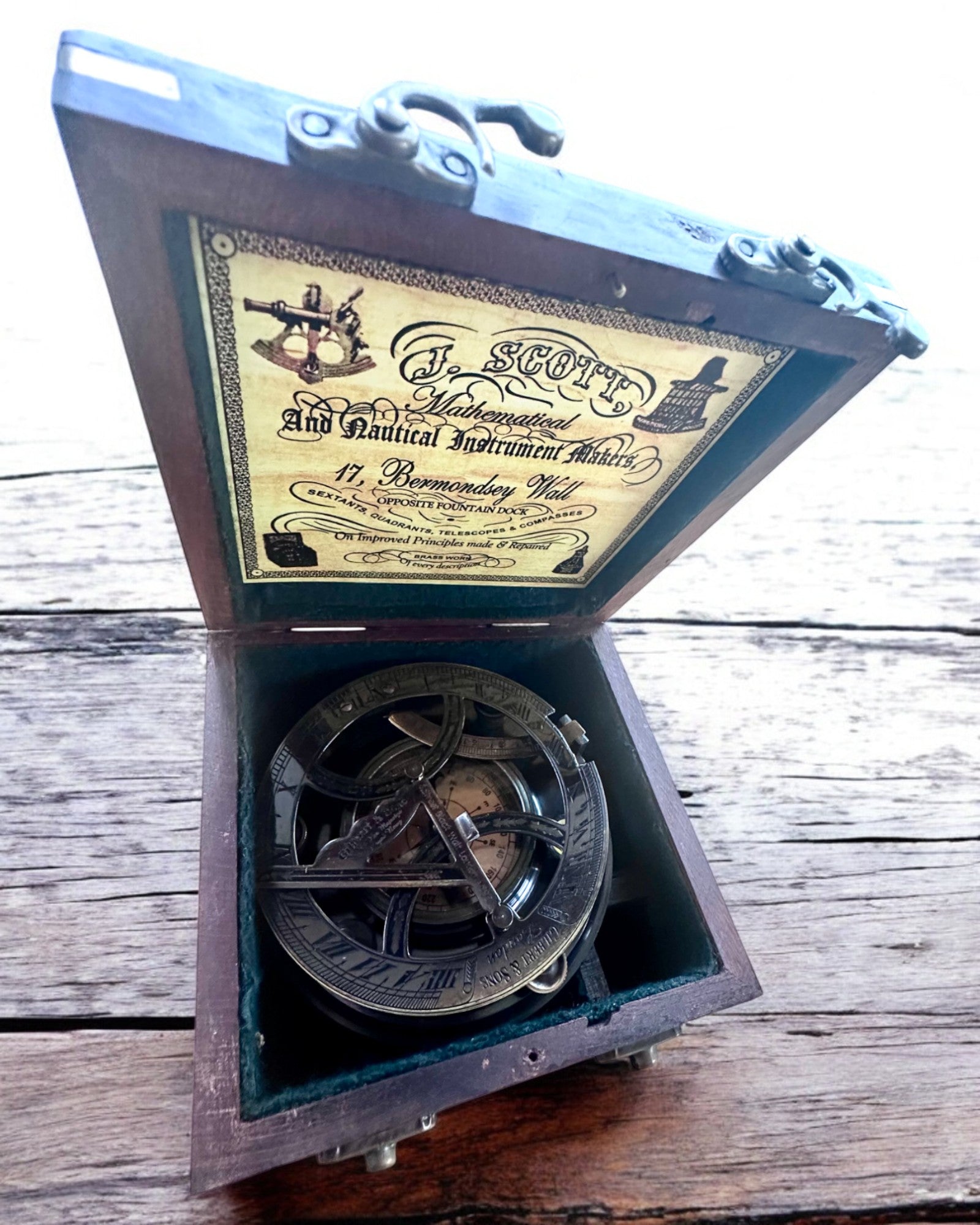Große Holzkiste für Sextant oder Premium-Kompass "Mariner's Legacy" mit Gravurmöglichkeit