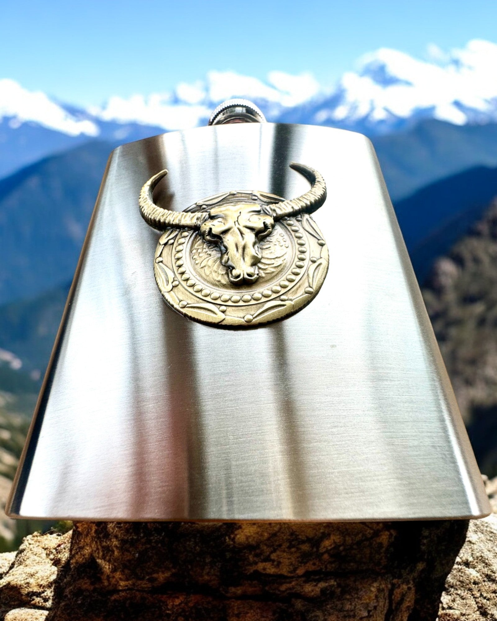 Bizon Flask – Stilvolle Flachmann mit Bison-Motiv - Möglichkeit zur Personalisierung mit Gravur als Geschenk