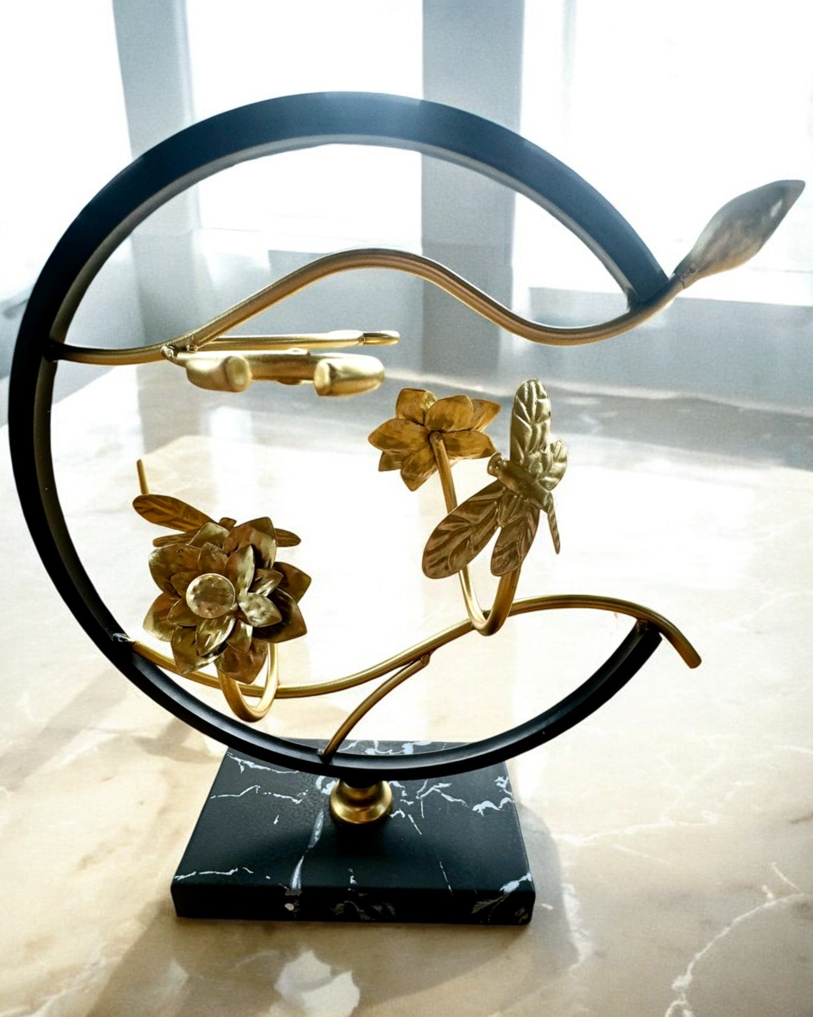 Ständer "Eleganter Insekt" - für Weinflasche und Gläser, Höhe 33 cm, Möglichkeit zur Personalisierung mit Gravur als Geschenk