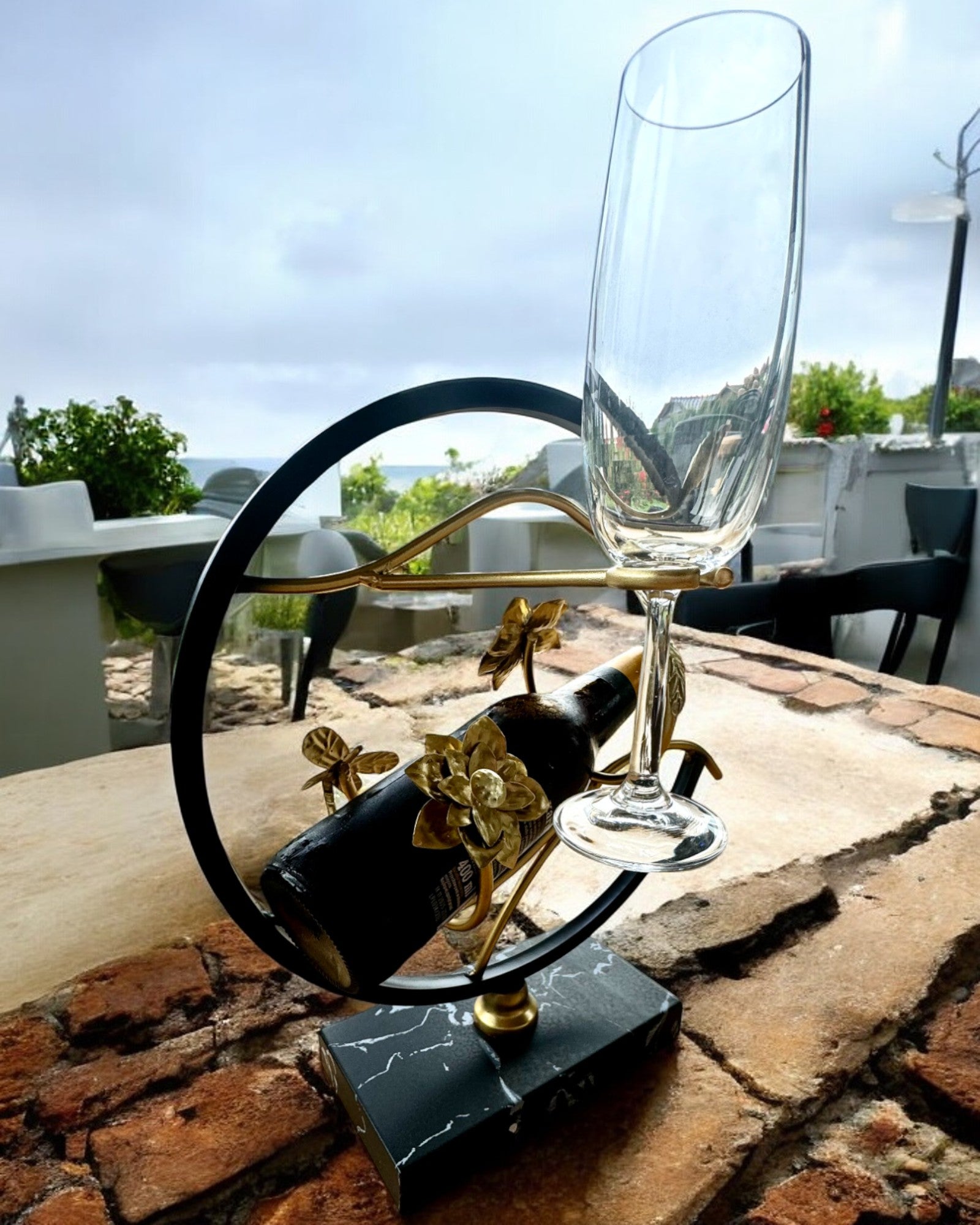 Ständer "Eleganter Insekt" - für Weinflasche und Gläser, Höhe 33 cm, Möglichkeit zur Personalisierung mit Gravur als Geschenk