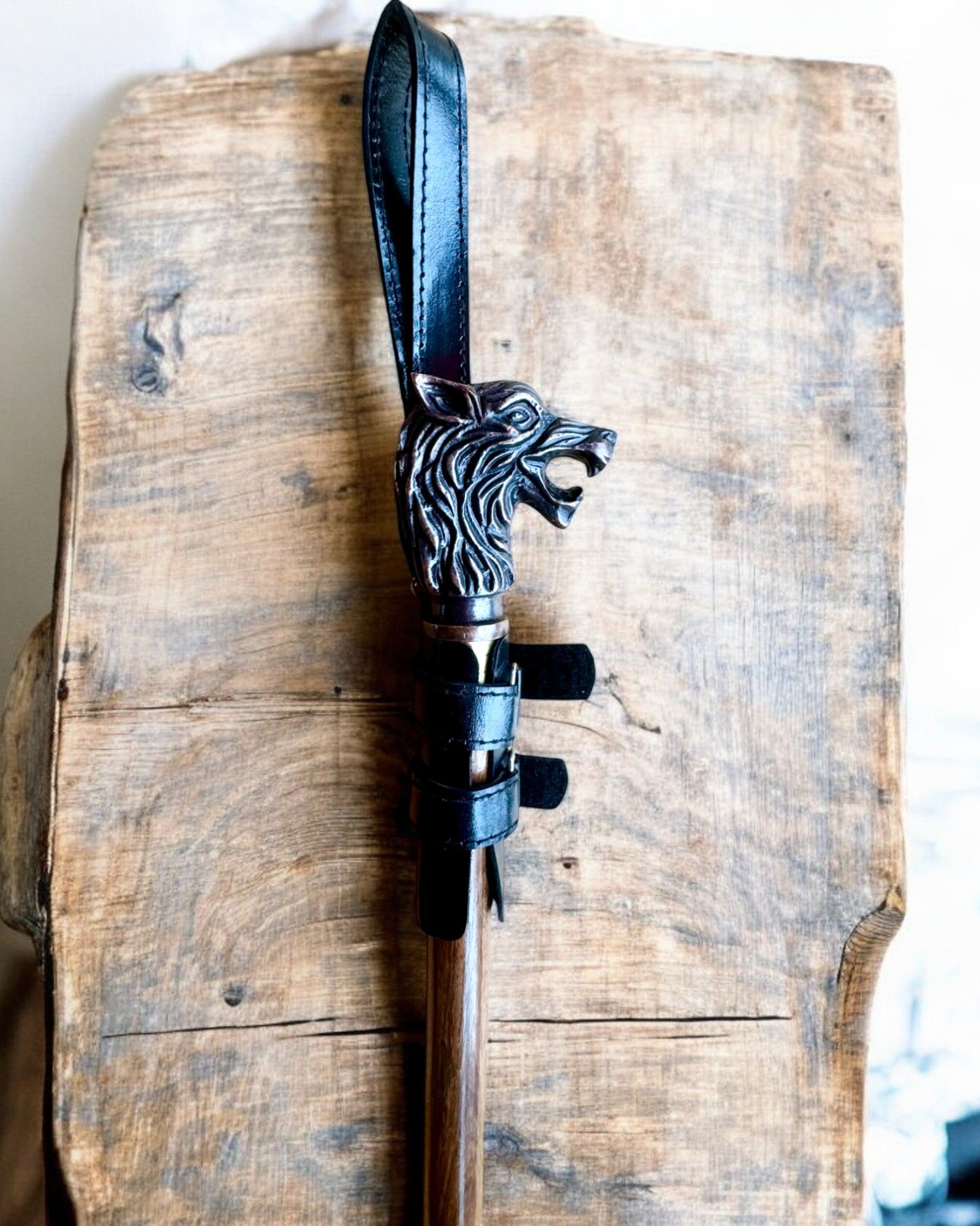 Schutzhülle Schwarzer Panther für Gehstock mit Gravuroption - Handgefertigt aus echtem Leder