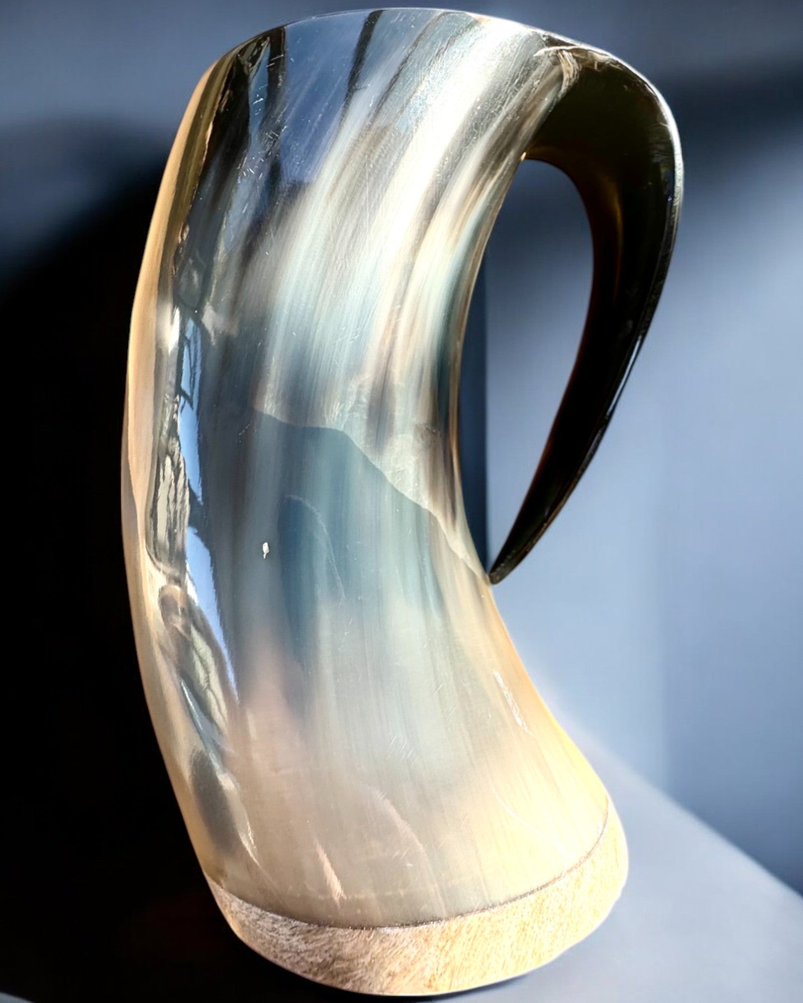 Kompakt, 350 ml, Rzeźbiony Majstersztyk-Krug mit Möglichkeit zur Personalisierung durch Gravur - 2 Farbvarianten