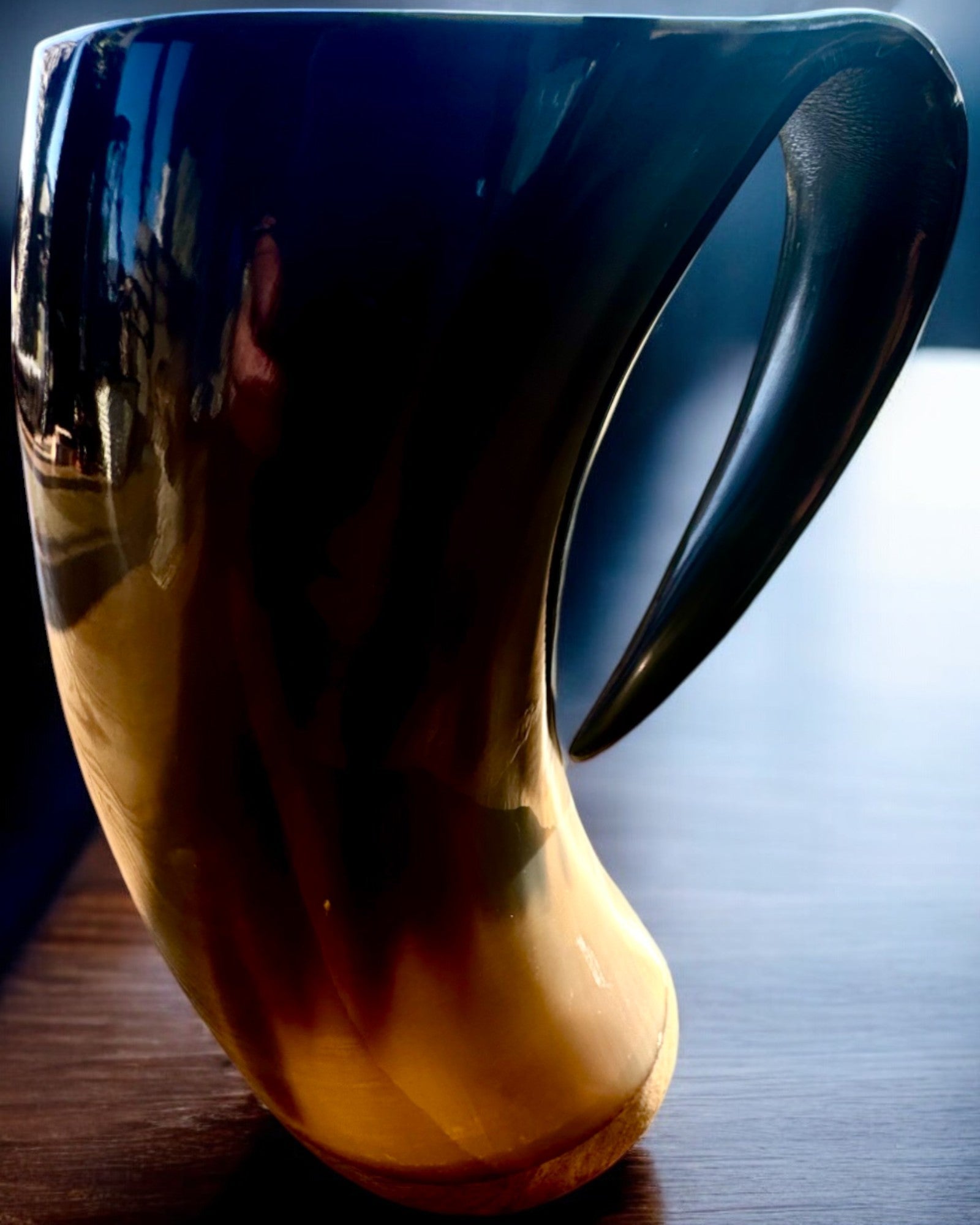 Kompakt, 350 ml, Rzeźbiony Majstersztyk-Krug mit Möglichkeit zur Personalisierung durch Gravur - 2 Farbvarianten