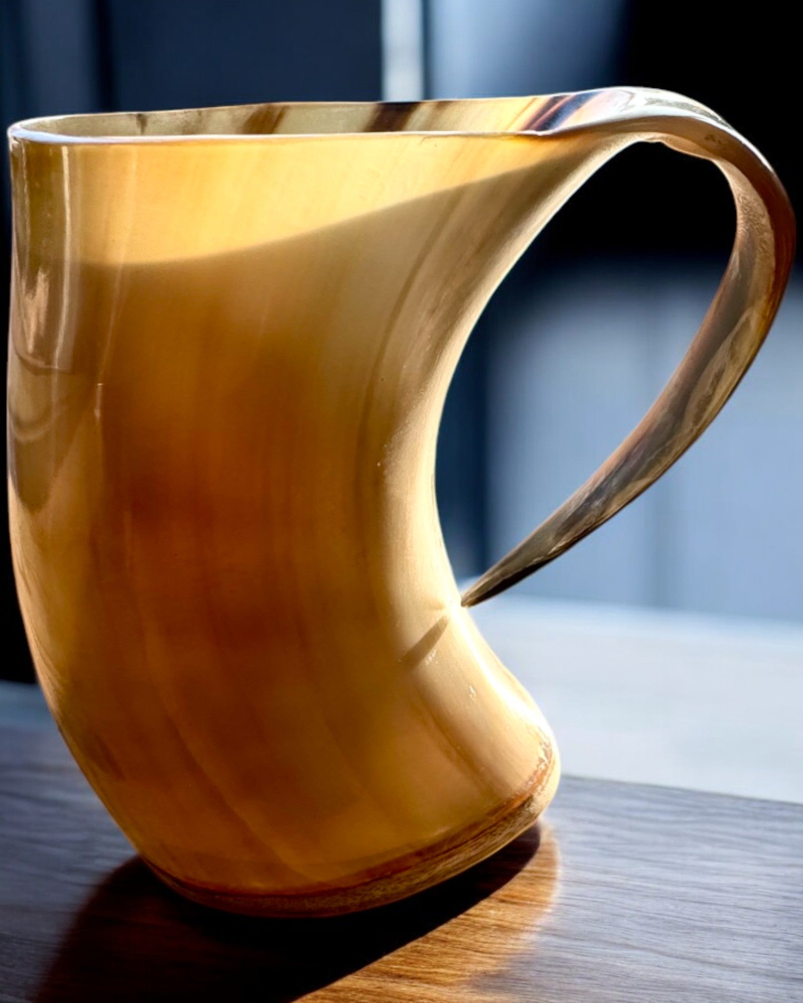 Kompakt, 350 ml, Rzeźbiony Majstersztyk-Krug mit Möglichkeit zur Personalisierung durch Gravur - 2 Farbvarianten