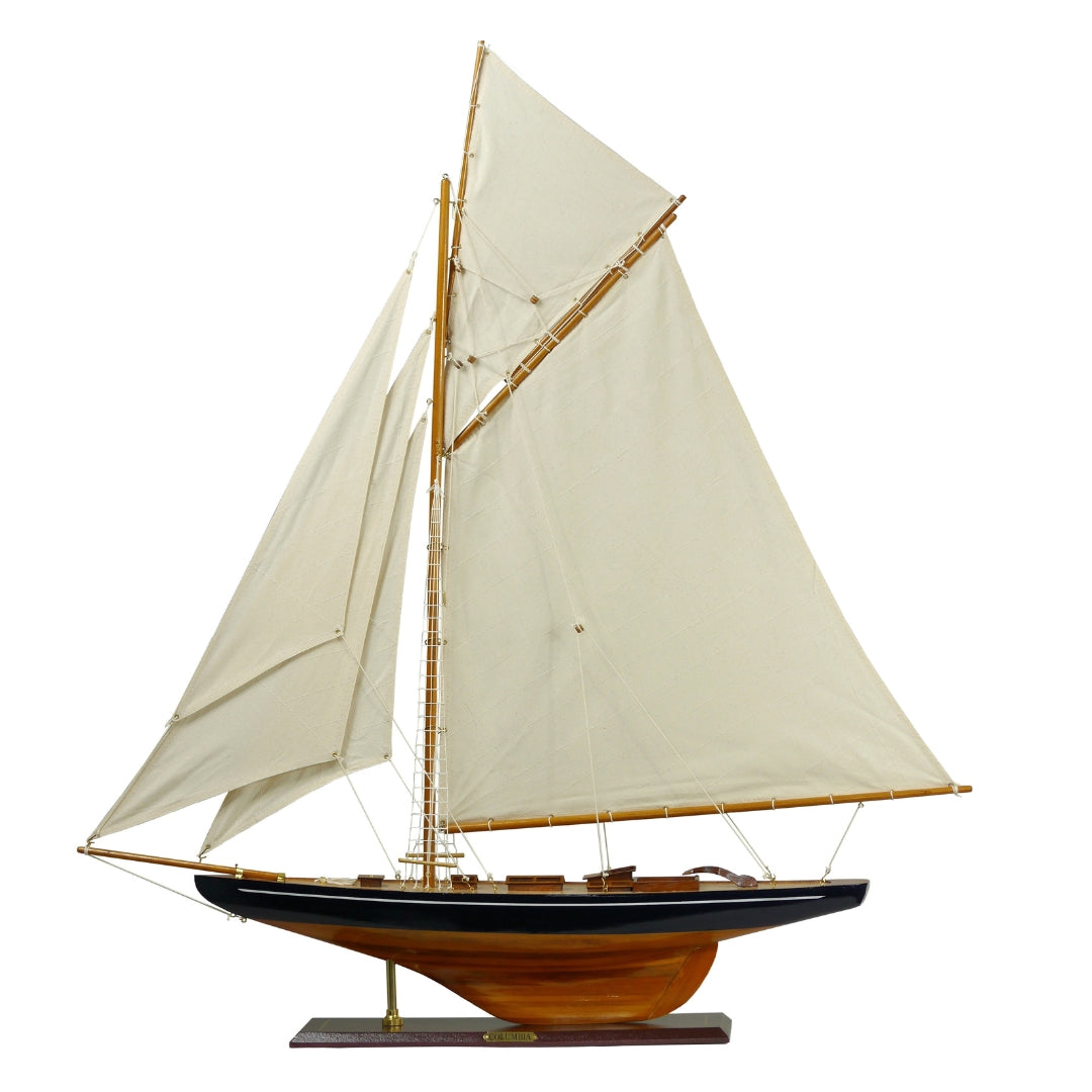 Großes Modell der Yacht Columbia – Höhe 104cm – COL