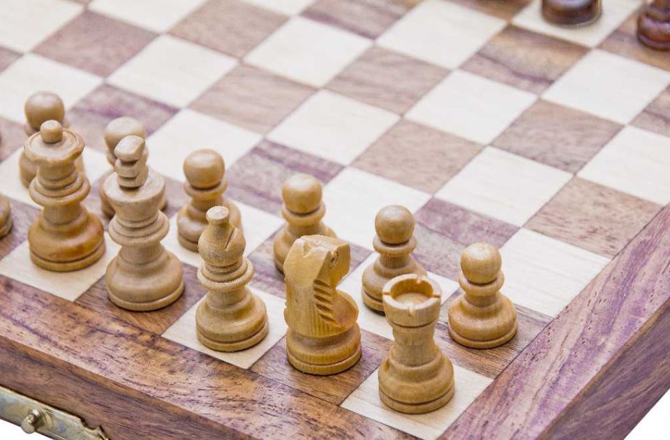 Magnetisches Holzschach - Strategiespiel - G201Z