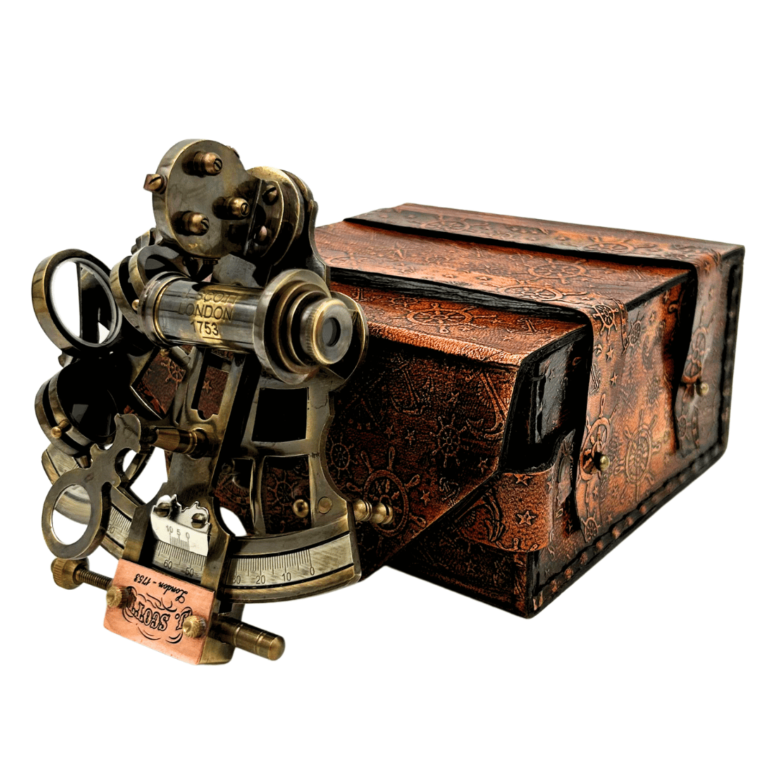 Retro-Sextant aus Messing im Lederetui - Elegantes Navigationsinstrument mit Gravurmöglichkeit - Ideales Geschenk für Liebhaber der Seefahrt und Geschichte - Maße 13x12x7 cm